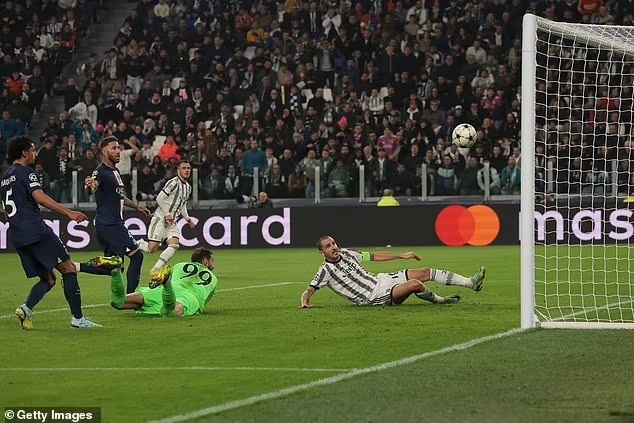 Đánh bại Juventus, PSG vẫn không thể lên ngôi đầu bảng - 4