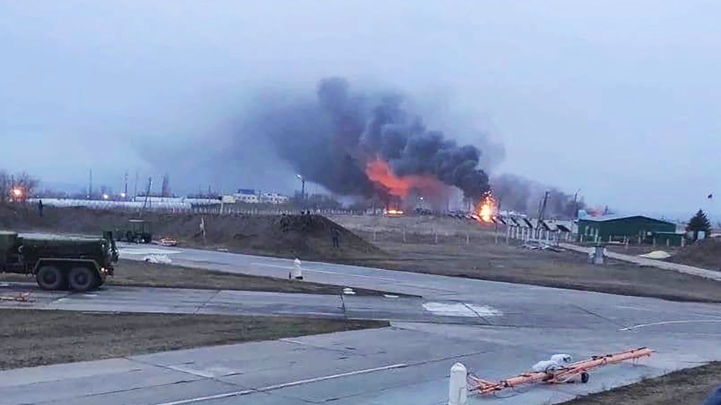 Энгельс взрывы на аэродроме сегодня