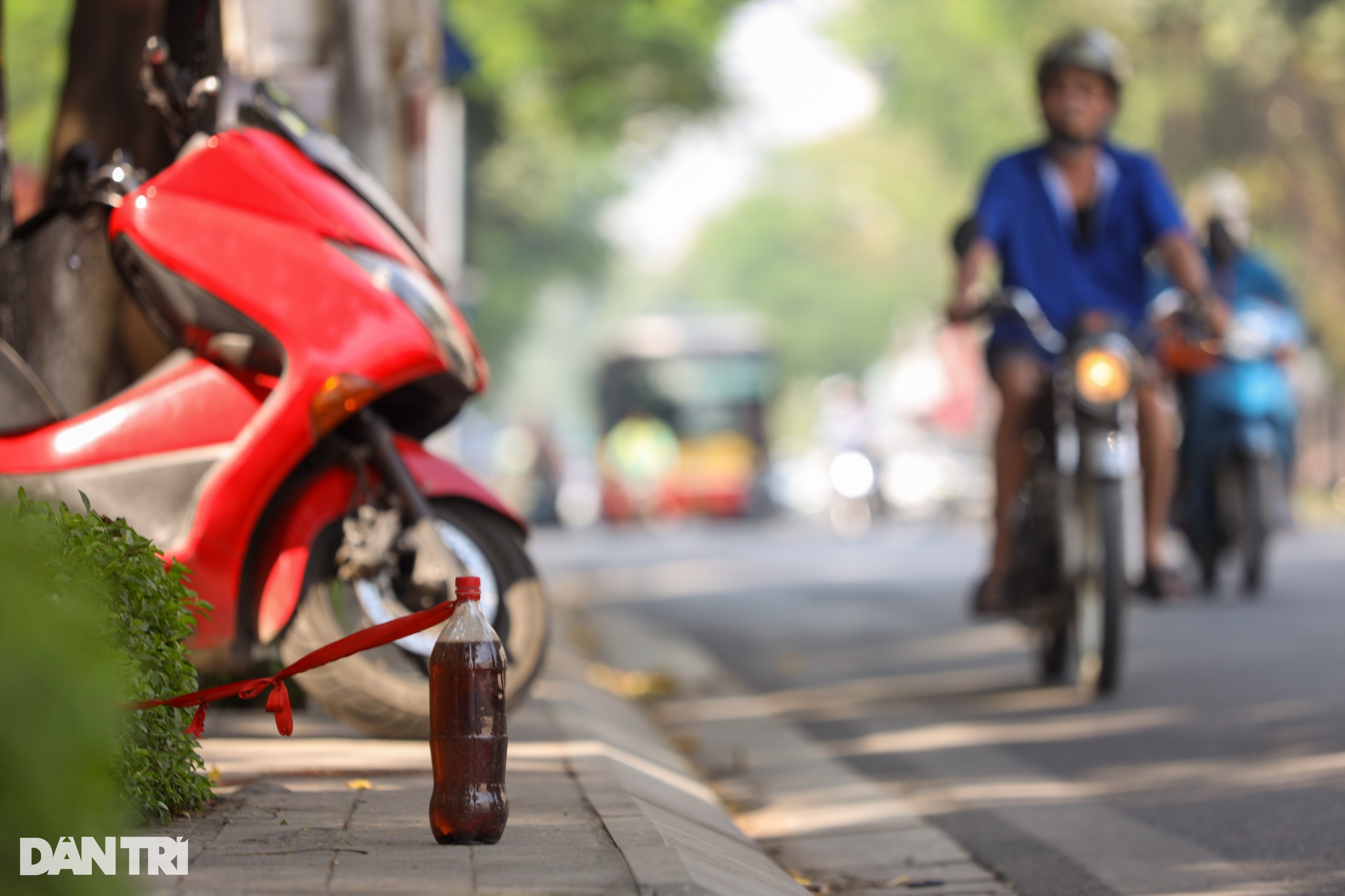 Hà Nội: Cây xăng vỉa hè mọc như nấm sau mưa - 6 Hà Nội: Cây xăng vỉa hè mọc như nấm sau mưa - 6
