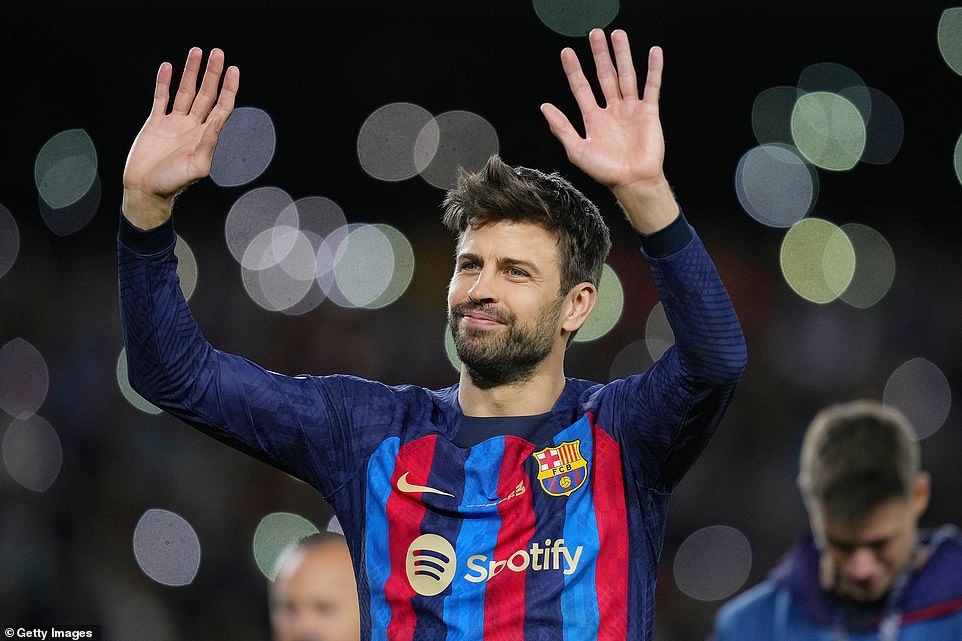 Barcelona lên ngôi đầu bảng La Liga trong ngày chia tay Pique đầy cảm xúc - 8