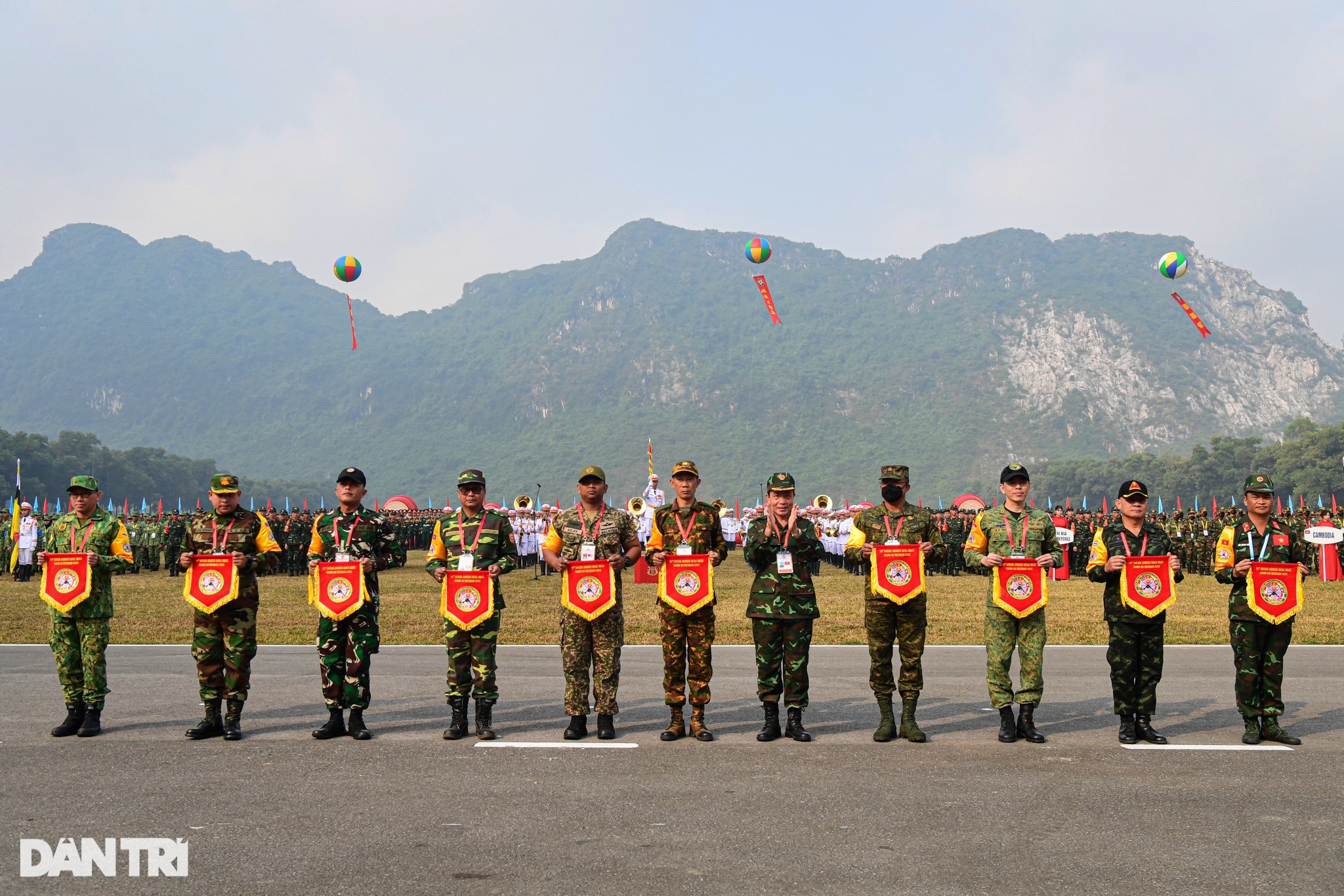 Quân đội các nước ASEAN đua tài bắn súng ở Việt Nam - 13