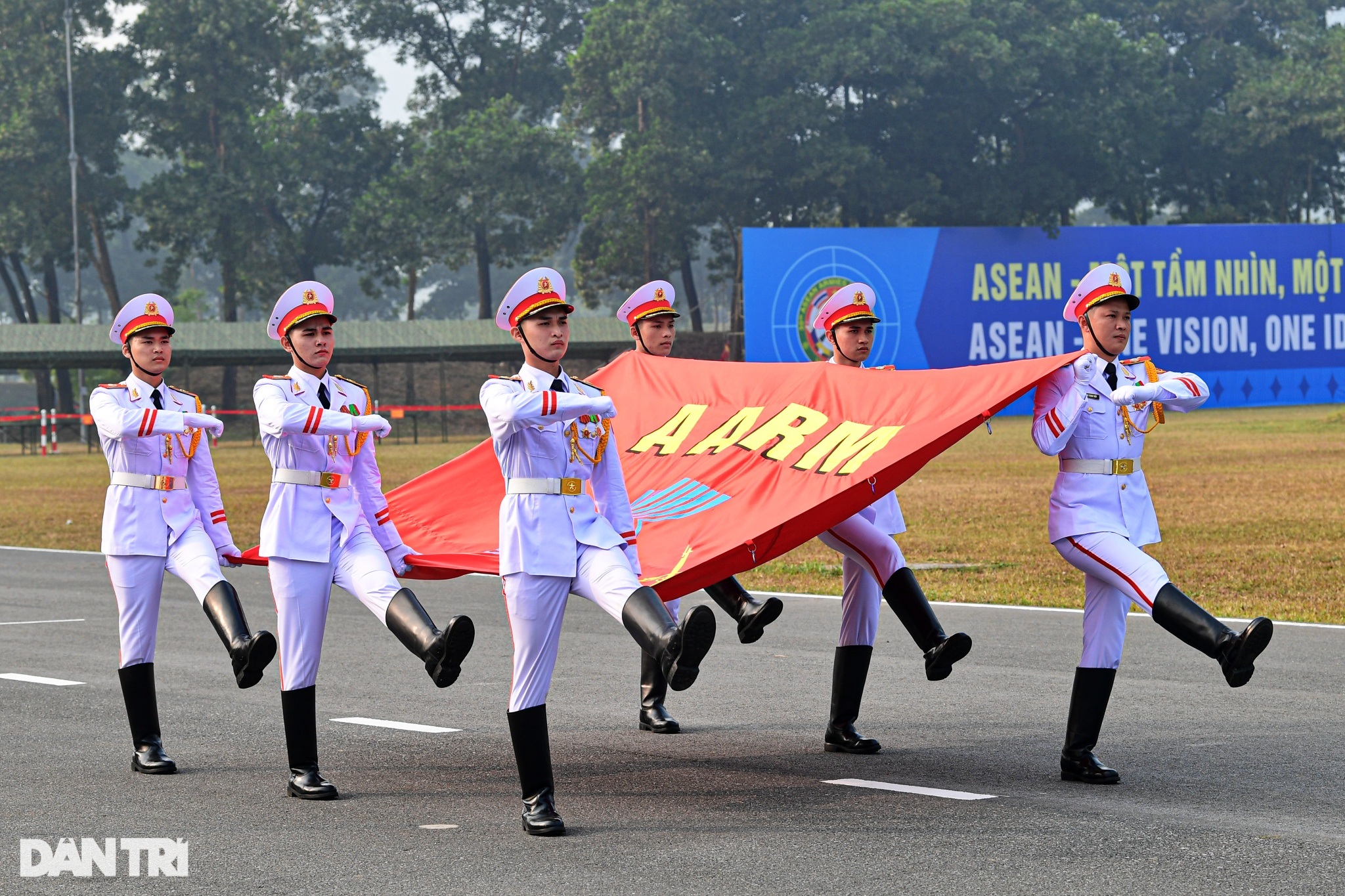 Quân đội các nước ASEAN đua tài bắn súng ở Việt Nam - 7