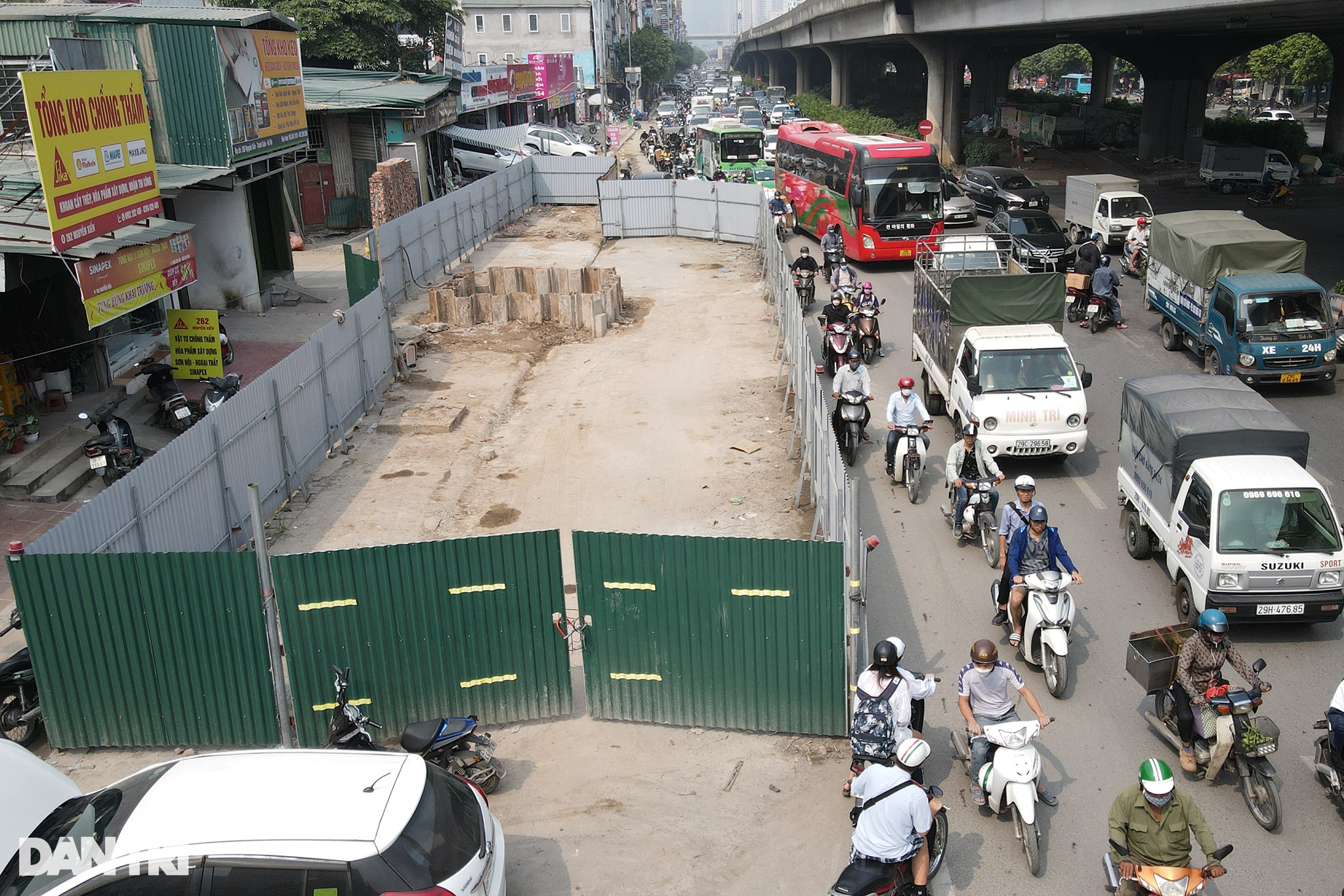 Người đi đường: Nên mở thêm đường phụ hai bên lô cốt Nguyễn Xiển để tránh ùn tắc - 3