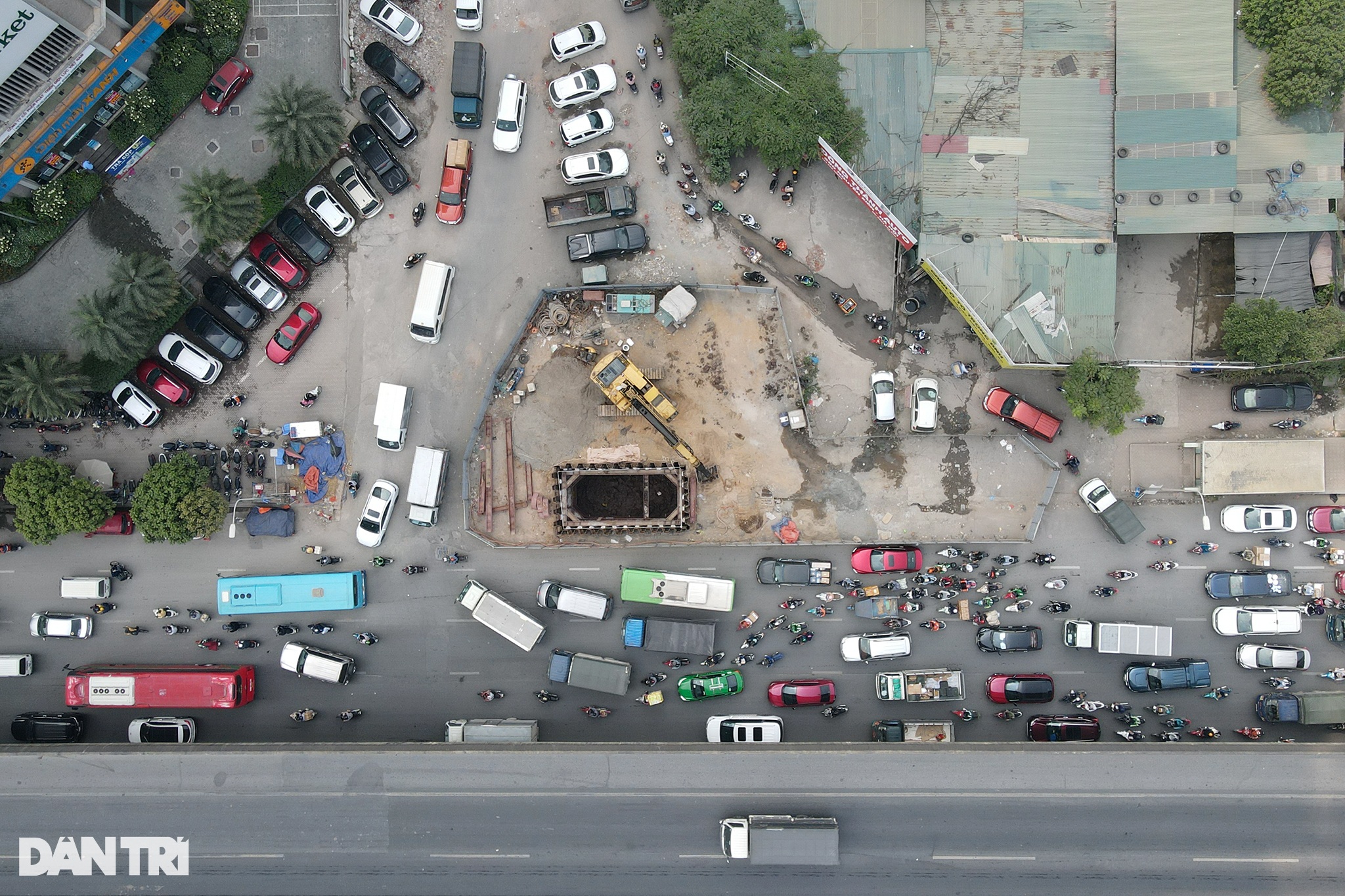 Người đi đường: Nên mở thêm đường phụ hai bên lô cốt Nguyễn Xiển để tránh ùn tắc - 4