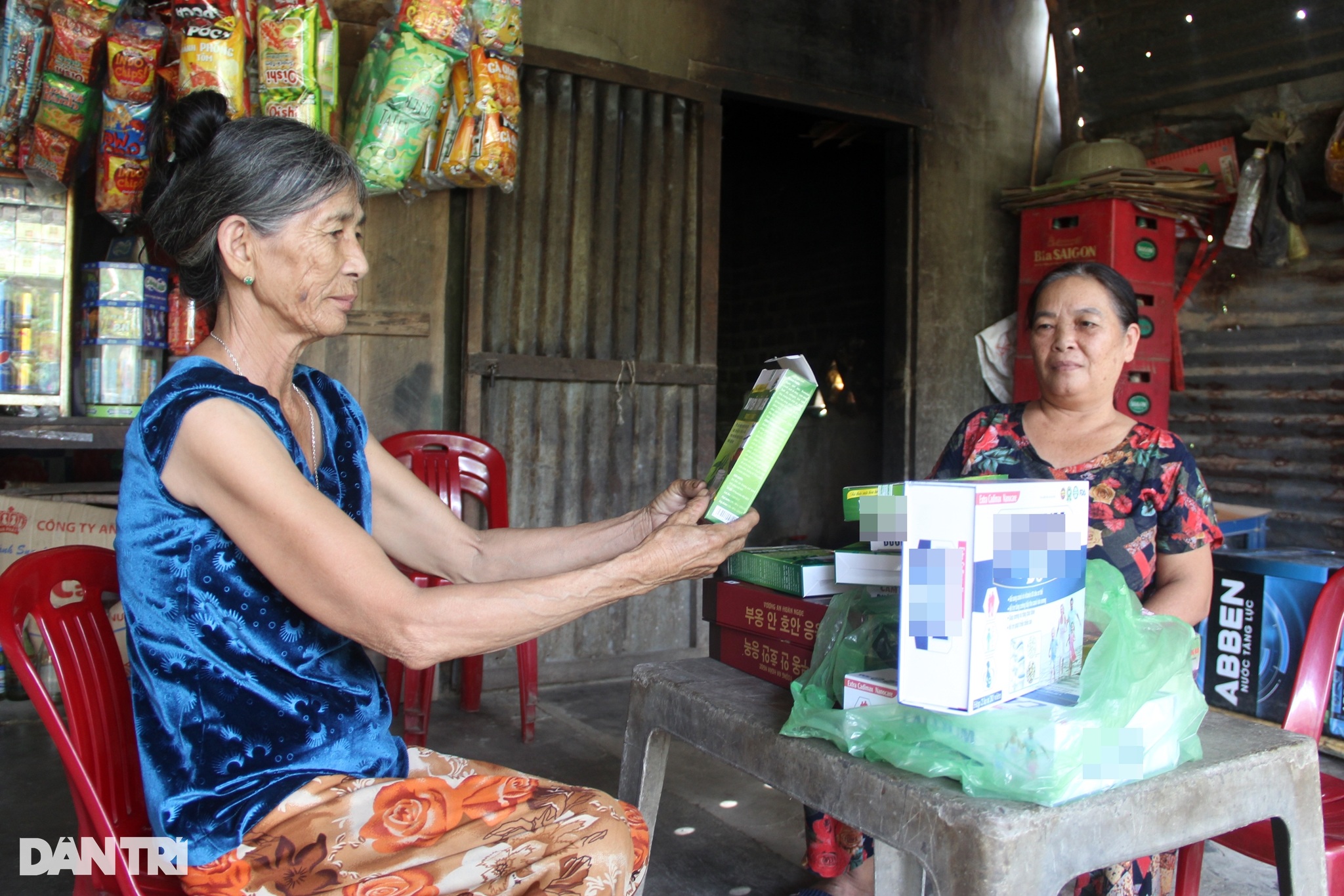 Nhiều hộ dân bị lừa mua thực phẩm chức năng không rõ nguồn gốc - 4 Nhiều hộ dân bị lừa mua thực phẩm chức năng không rõ nguồn gốc - 4