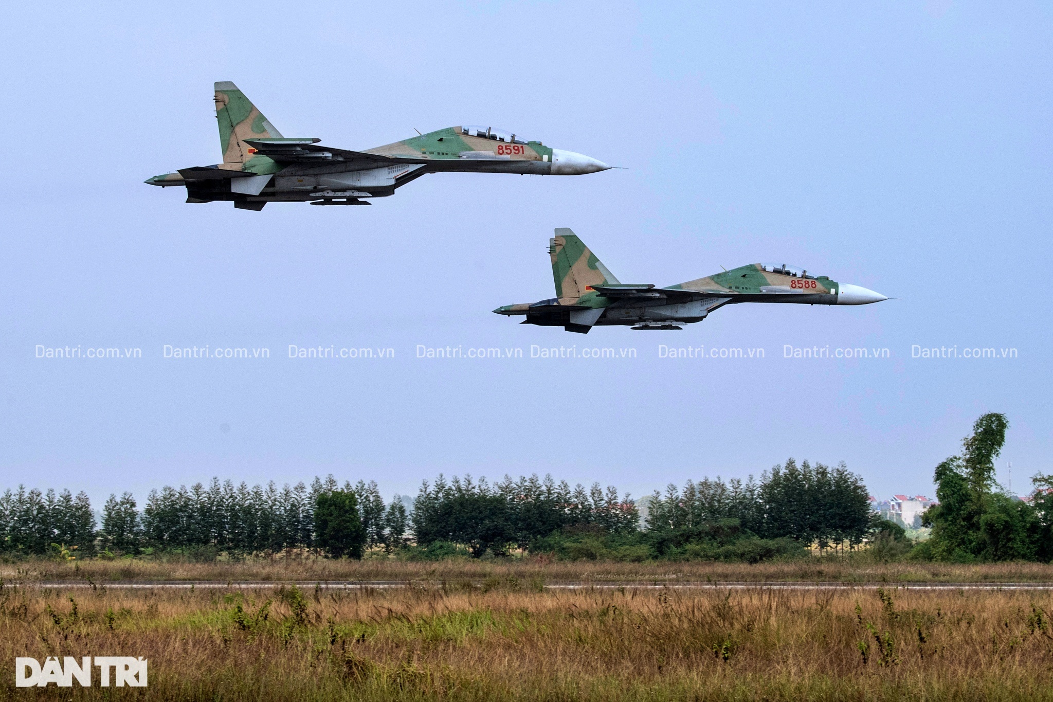 24 giờ chuẩn bị cho Hổ mang chúa Su-30MK2 cất cánh - 17
