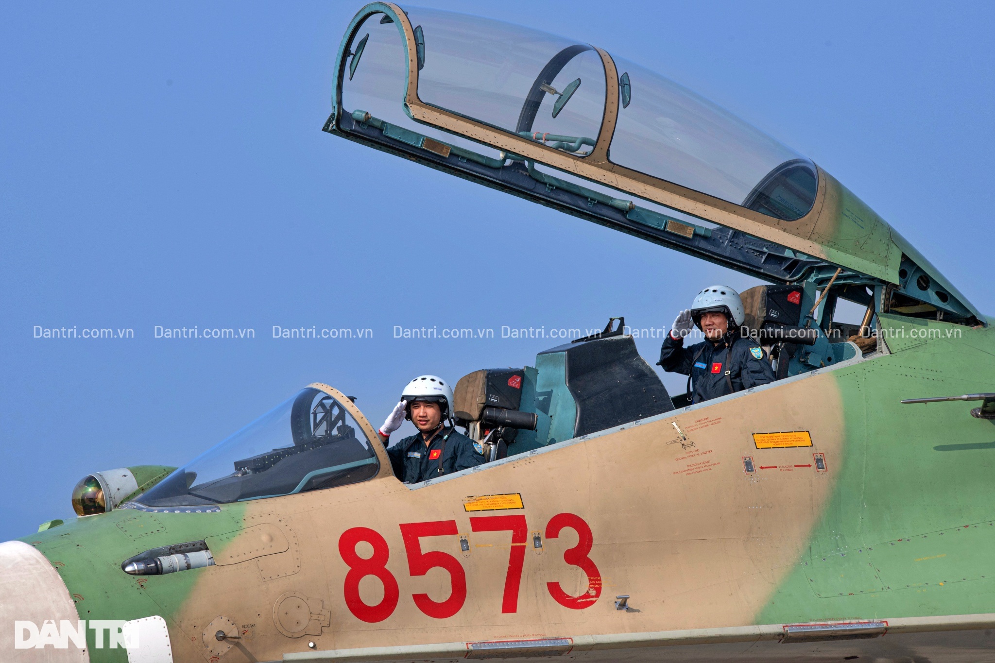 24 giờ chuẩn bị cho Hổ mang chúa Su-30MK2 cất cánh - 14