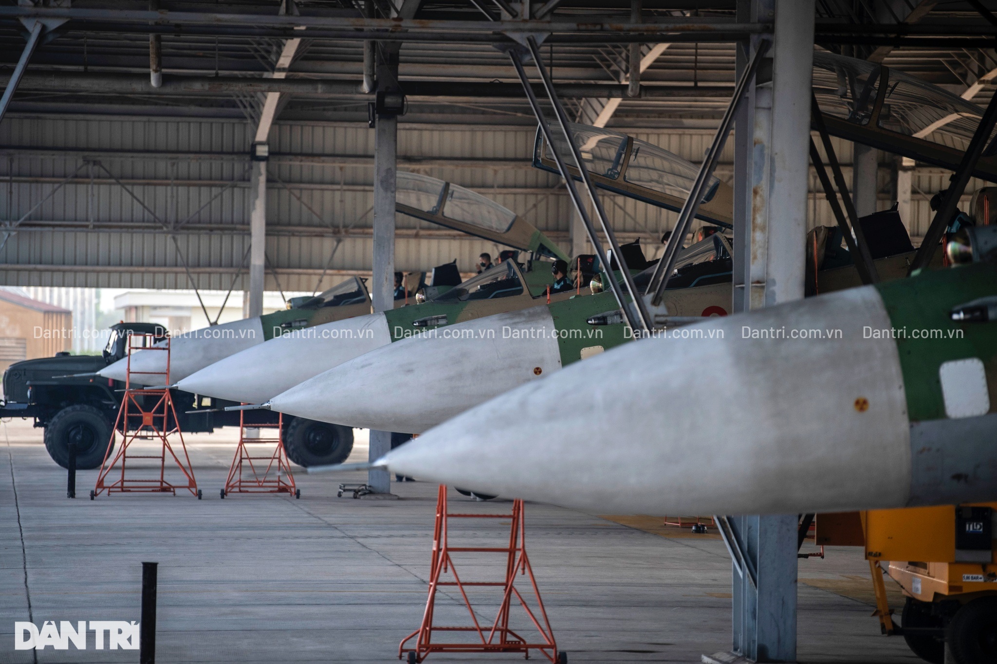 24 giờ chuẩn bị cho Hổ mang chúa Su-30MK2 cất cánh - 3