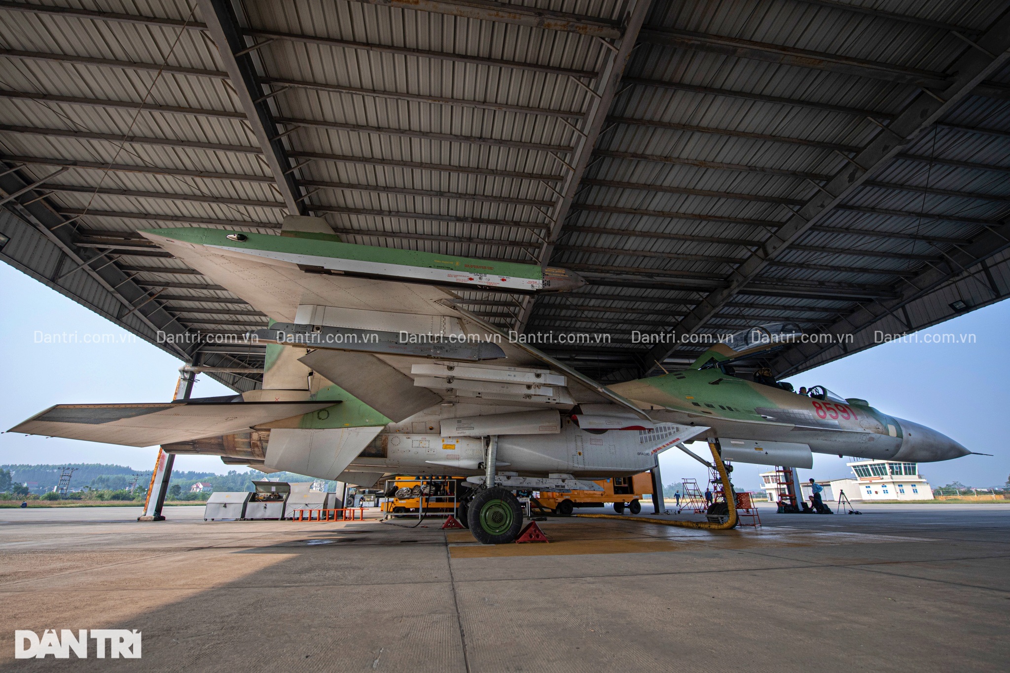 24 giờ chuẩn bị cho Hổ mang chúa Su-30MK2 cất cánh - 2