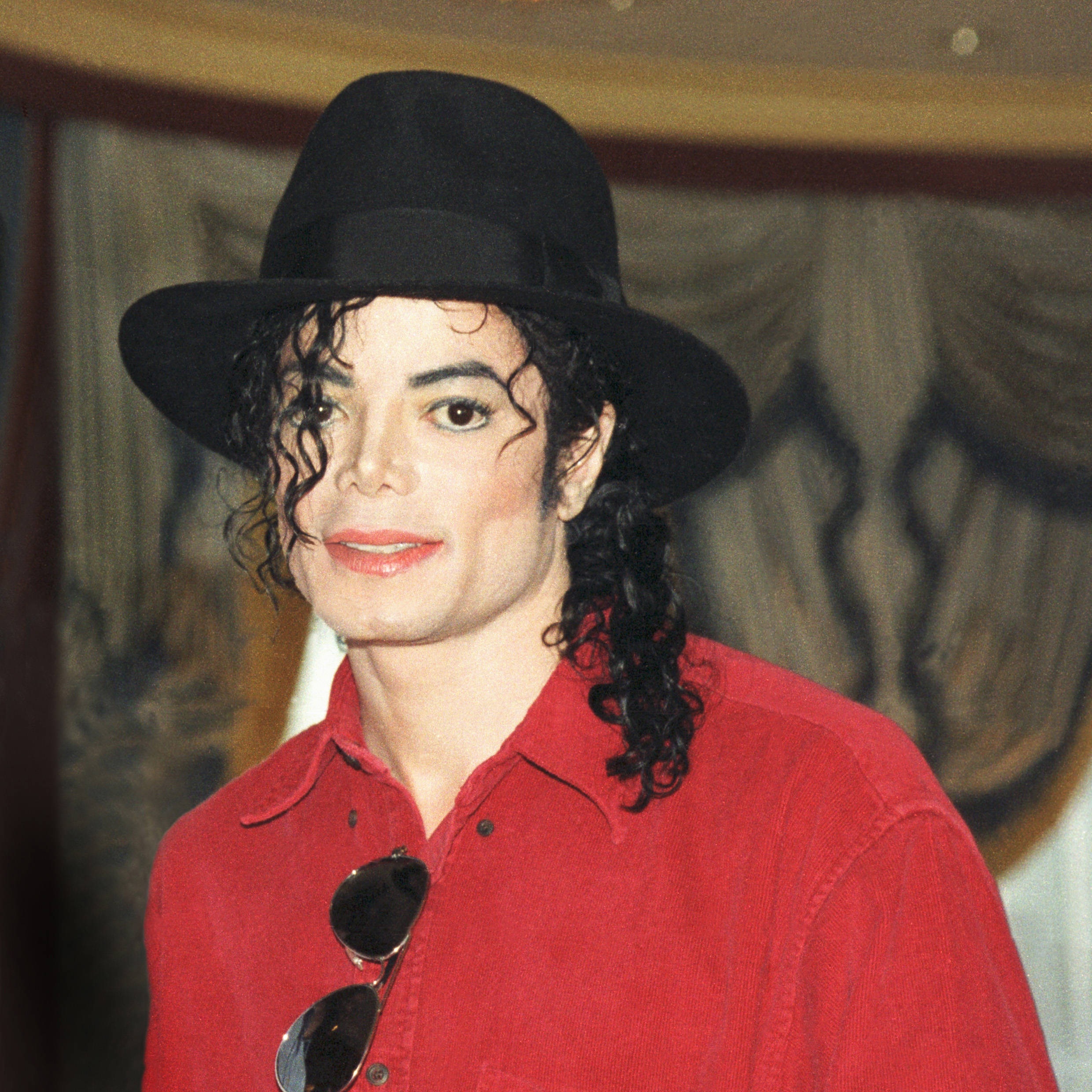 Michael Jackson's family filed a lawsuit, reclaiming assets worth 1 million USD - 2