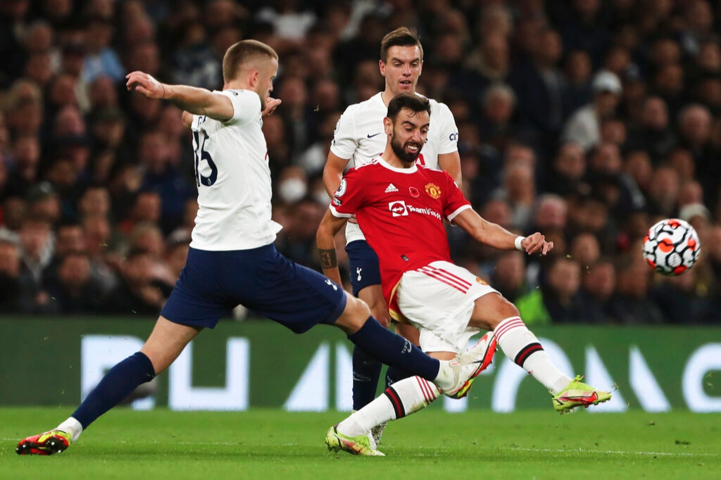 Lịch thi đấu bóng đá châu Âu cuối tuần: Man Utd bám đuổi Tottenham - 1