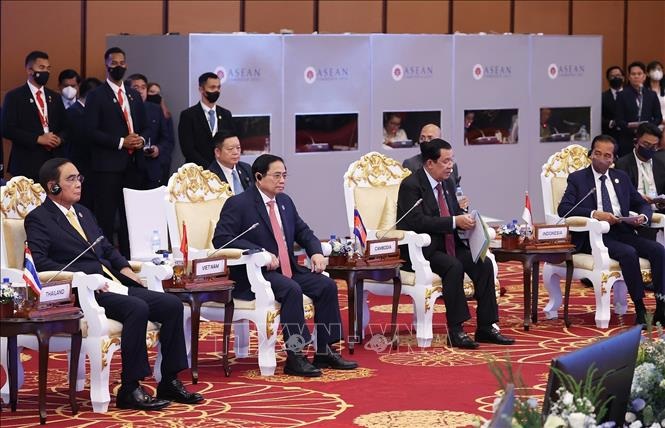 Thủ tướng bắt đầu các hoạt động trong khuôn khổ Hội nghị Cấp cao ASEAN - 1