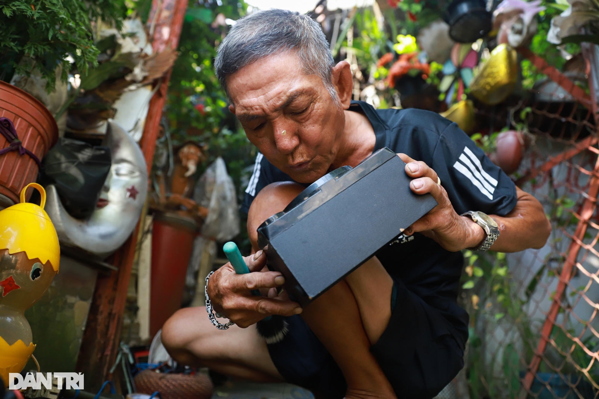 Over 30 years of picking up trash, the old man in Ho Chi Minh City owns a fortune of billions - 1