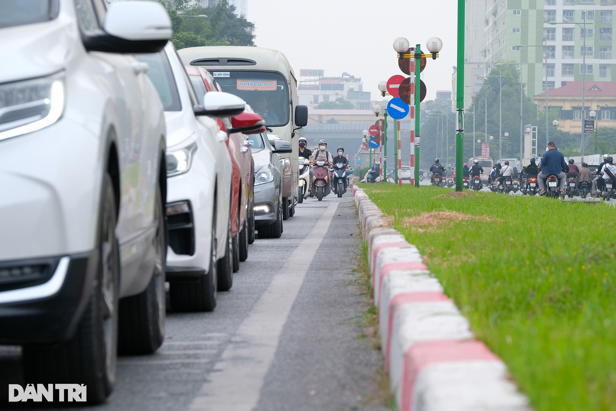 Loạt 9 lô cốt nằm bất động nhiều năm trên tuyến đường dài 1,2km tại Hà Nội - 4