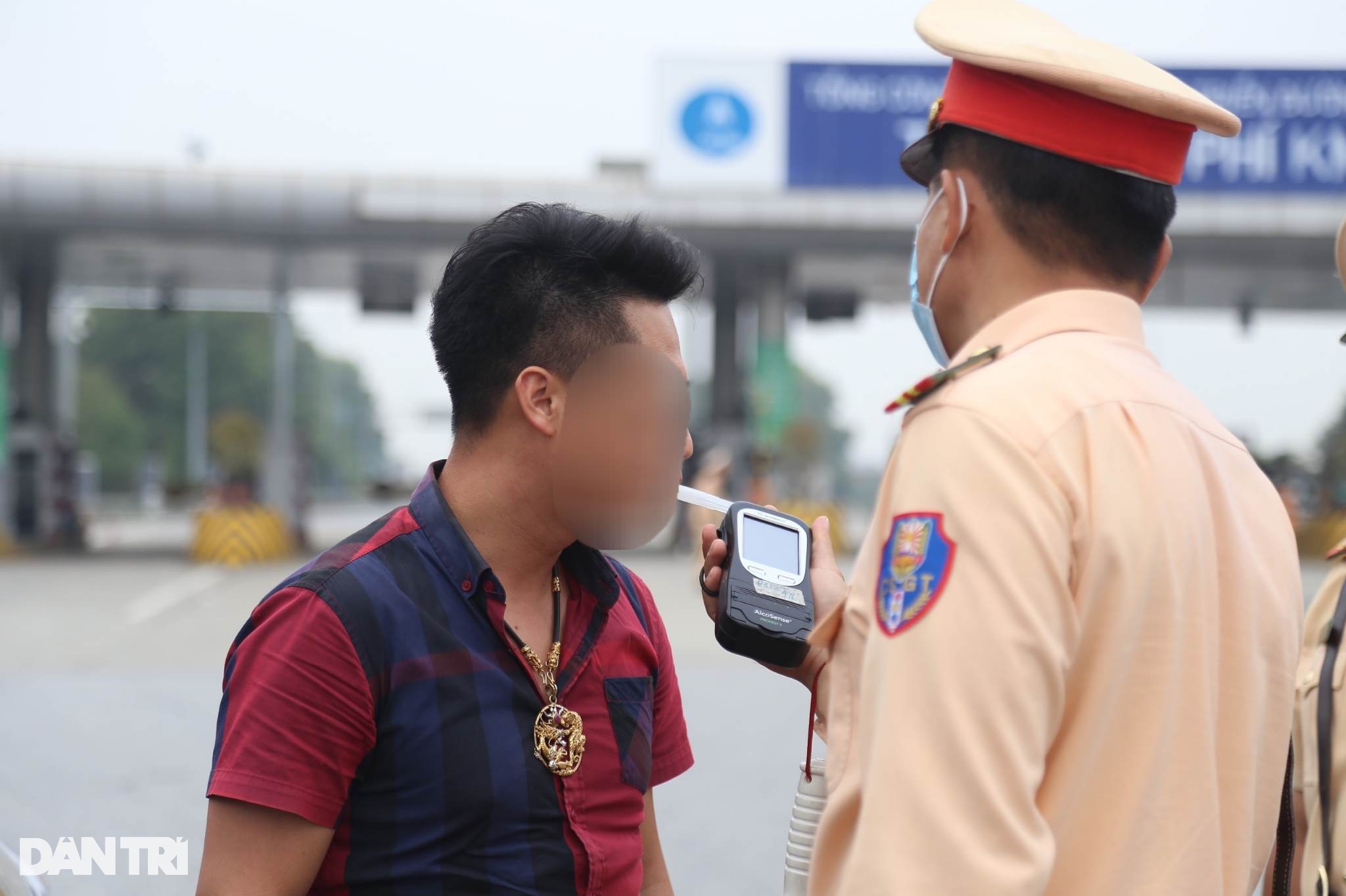 CSGT toàn quốc ra quân kiểm soát giao thông dịp Tết - 5 CSGT toàn quốc ra quân kiểm soát giao thông dịp Tết - 5
