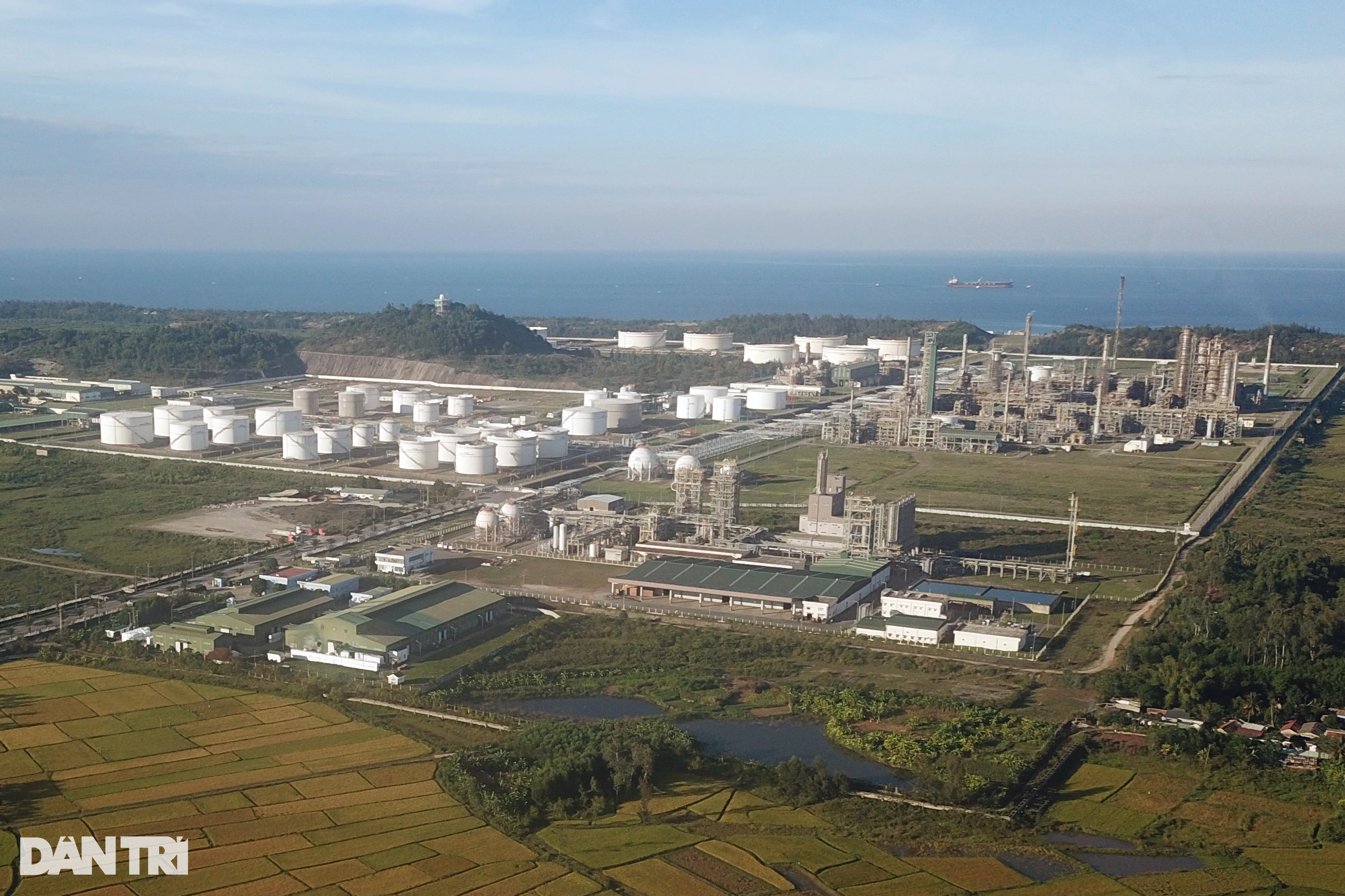 Lọc dầu Dung Quất gặp sự cố, bụi xám bay vào nhà dân - 2 Lọc dầu Dung Quất gặp sự cố, bụi xám bay vào nhà dân - 2