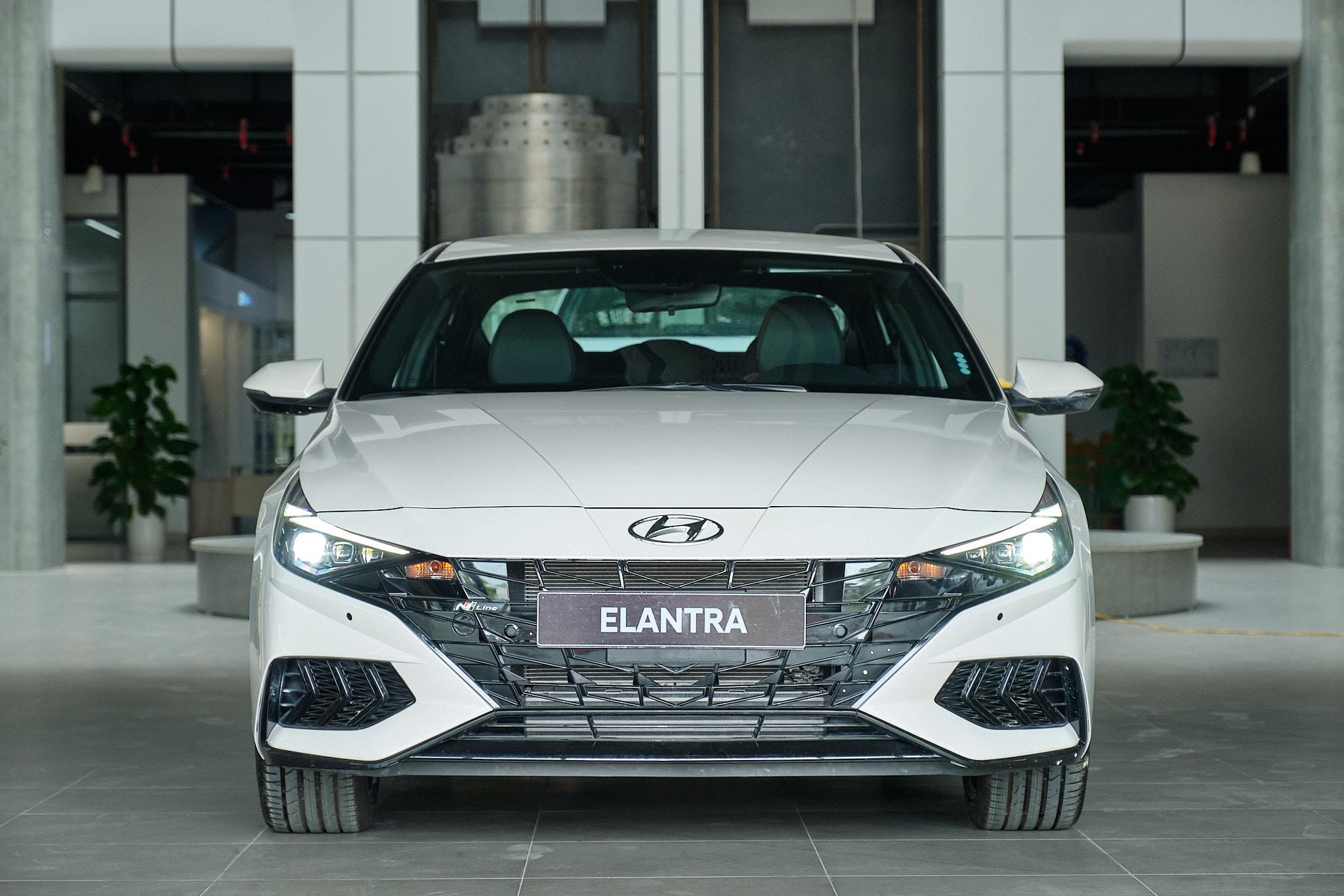 View - Hyundai Elantra N-Line: hút mắt từ mọi góc nhìn, trang bị hấp dẫn, động cơ là điểm nhấn | Báo Dân trí