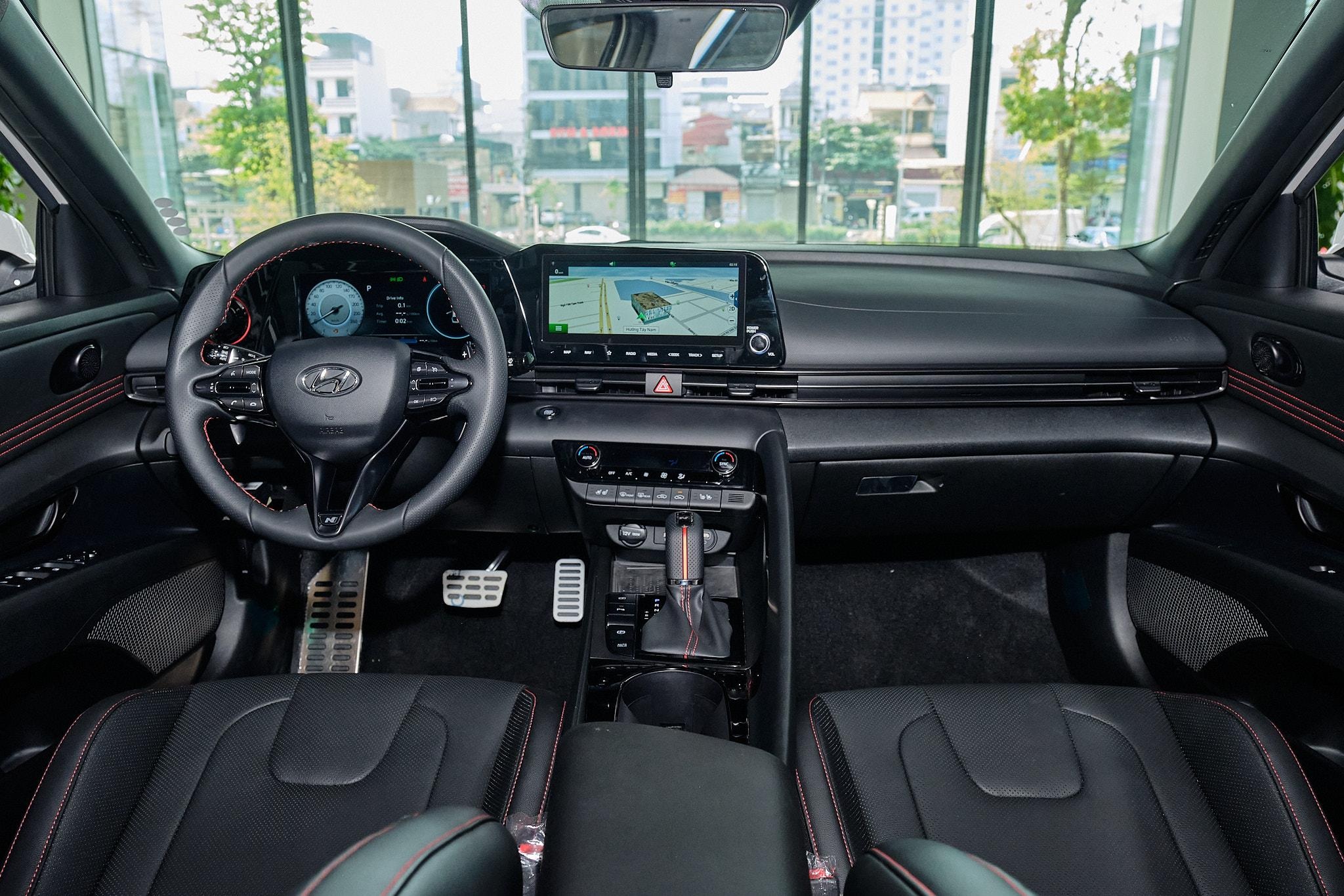 View - Hyundai Elantra N-Line: hút mắt từ mọi góc nhìn, trang bị hấp dẫn, động cơ là điểm nhấn | Báo Dân trí