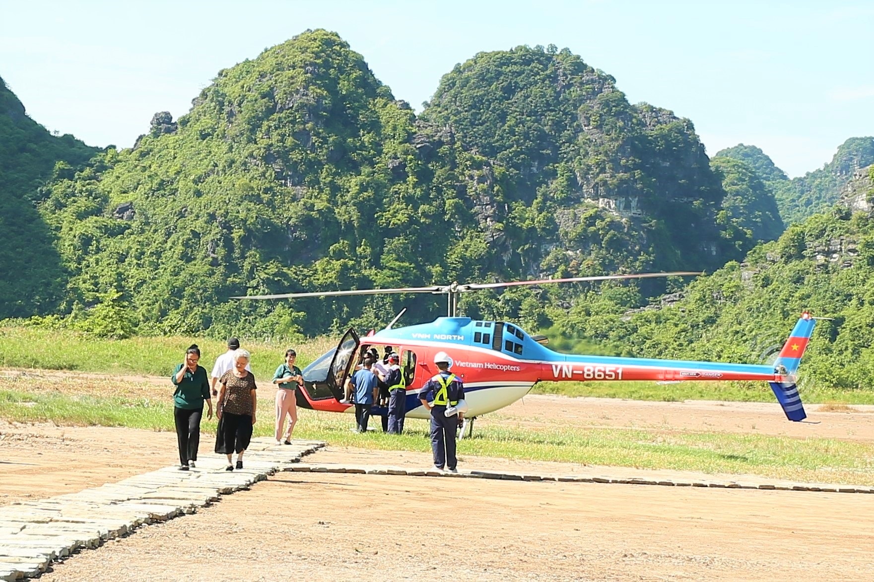 Vì sao Ninh Bình quyết tâm xây dựng sân bay? - 1