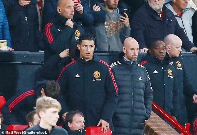 Ronado: Ten Hag chỉ giả dối, cố tình khiêu khích tôi - 2 Ronado: Ten Hag chỉ giả dối, cố tình khiêu khích tôi - 2