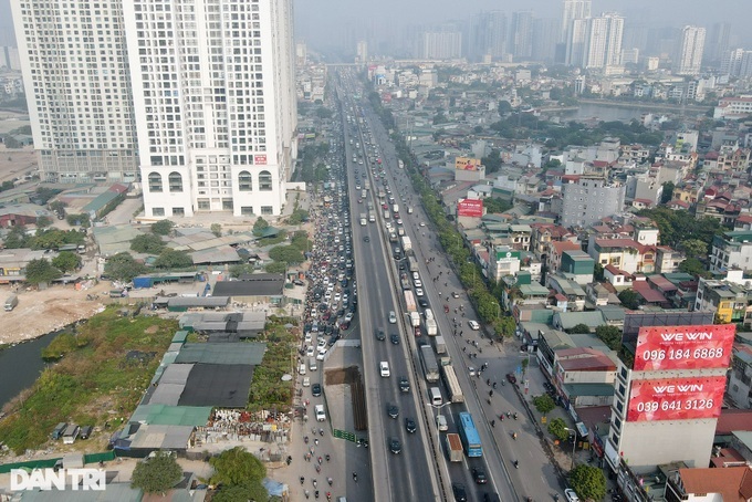 Đề xuất xén dải phân cách giảm ùn tắc qua lô cốt đường Nguyễn Xiển - 1