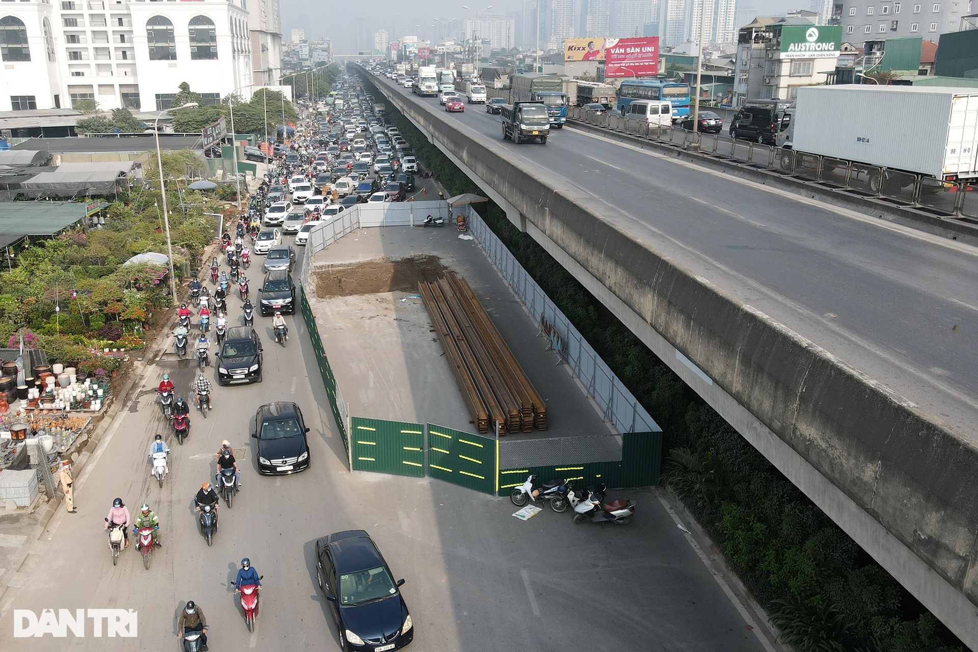 Đề xuất xén dải phân cách giảm ùn tắc qua lô cốt đường Nguyễn Xiển - 2
