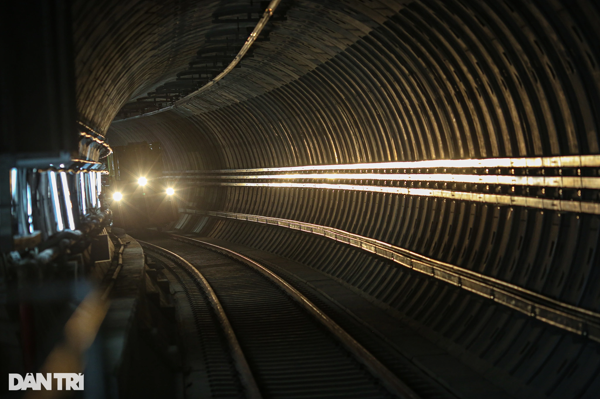 Cận cảnh hai ga ngầm metro đầu tiên hoàn thiện 100% kết cấu ở TPHCM - 1