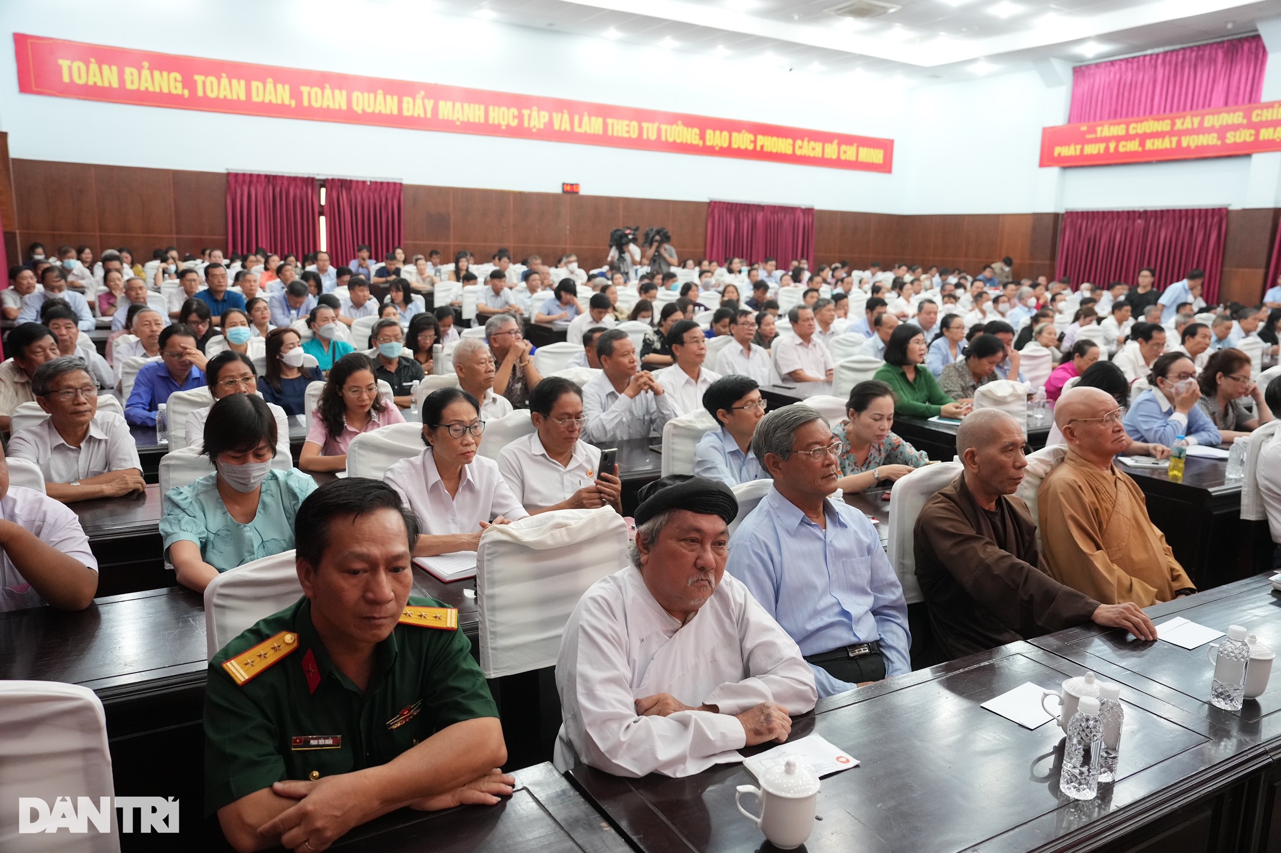 Cử tri TPHCM: Metro số 1 đến giờ còn vấn đề thì năm sau xong không? - 3 Cử tri TPHCM: Metro số 1 đến giờ còn vấn đề thì năm sau xong không? - 3