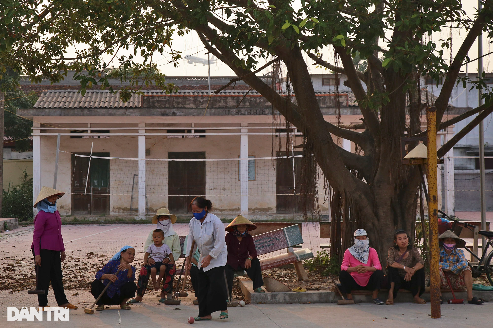 Sống dưới những chuyến bay - 7