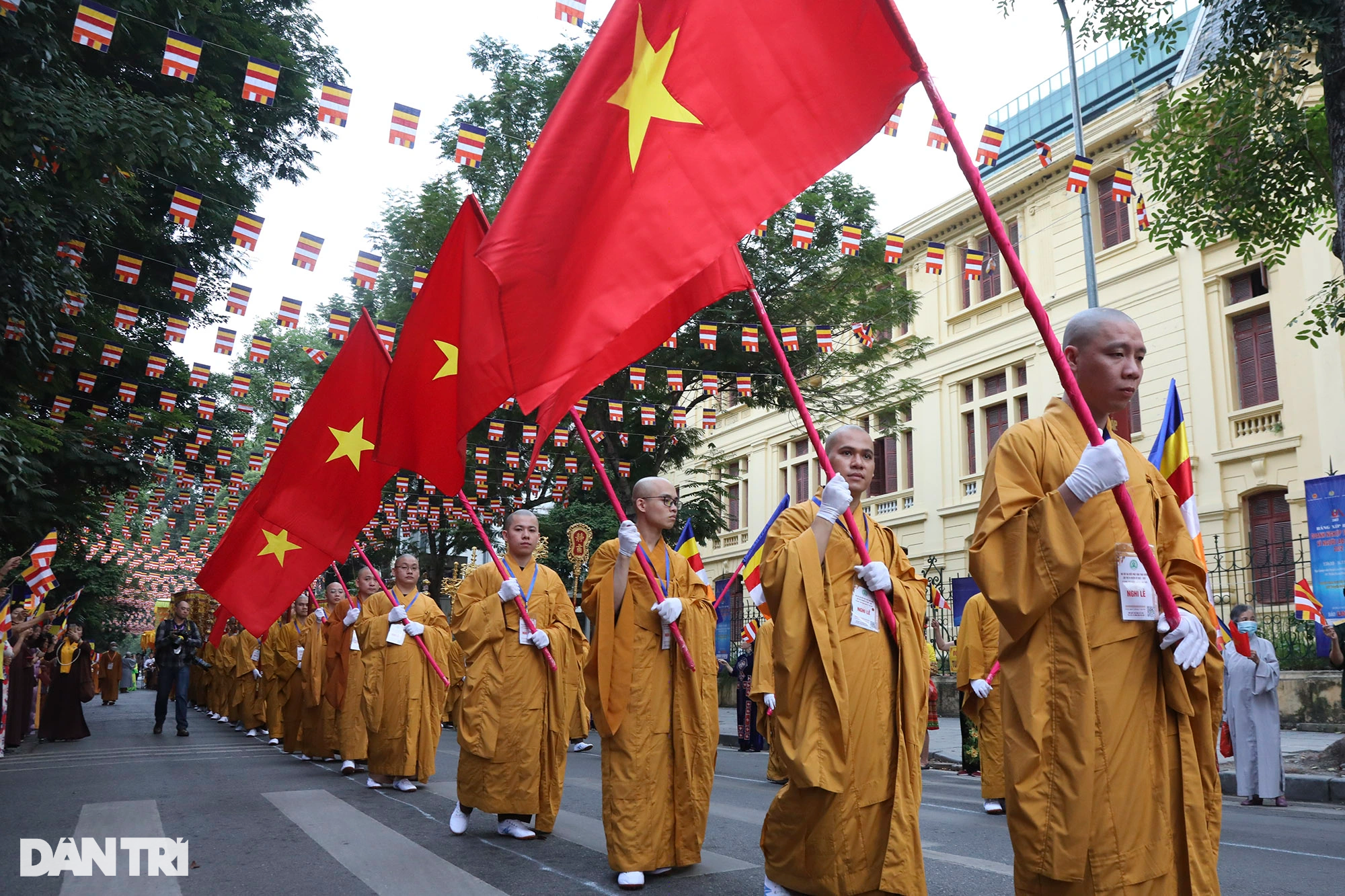 Lễ cung nghinh chư Tôn đức Giáo phẩm chào mừng Đại hội Phật giáo Việt Nam - 1