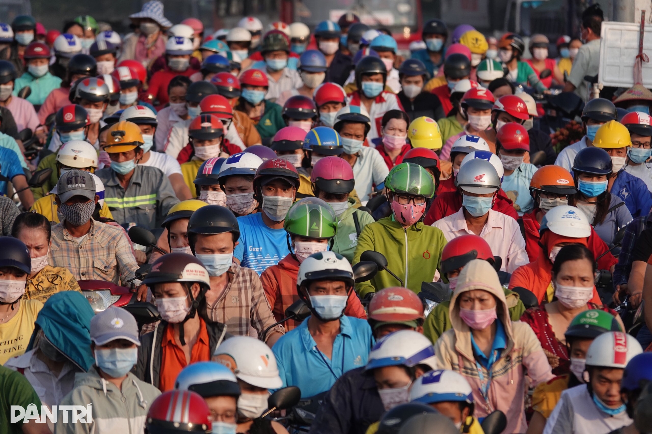 Hàng ngàn lao động mất việc đối mặt bẫy thu nhập thấp - 3 Hàng ngàn lao động mất việc đối mặt bẫy thu nhập thấp - 3