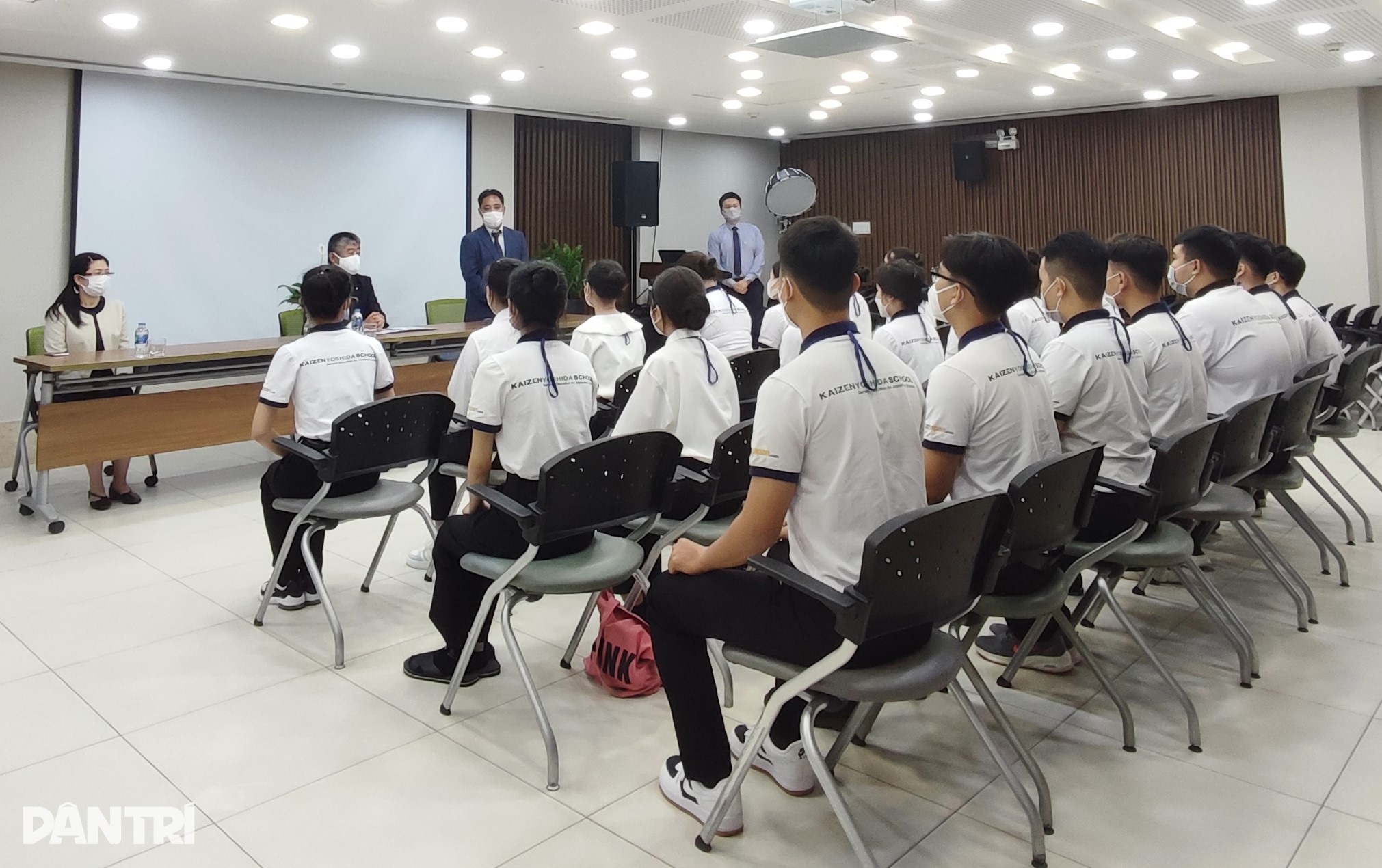 Hàng ngàn lao động mất việc đối mặt bẫy thu nhập thấp - 5 Hàng ngàn lao động mất việc đối mặt bẫy thu nhập thấp - 5