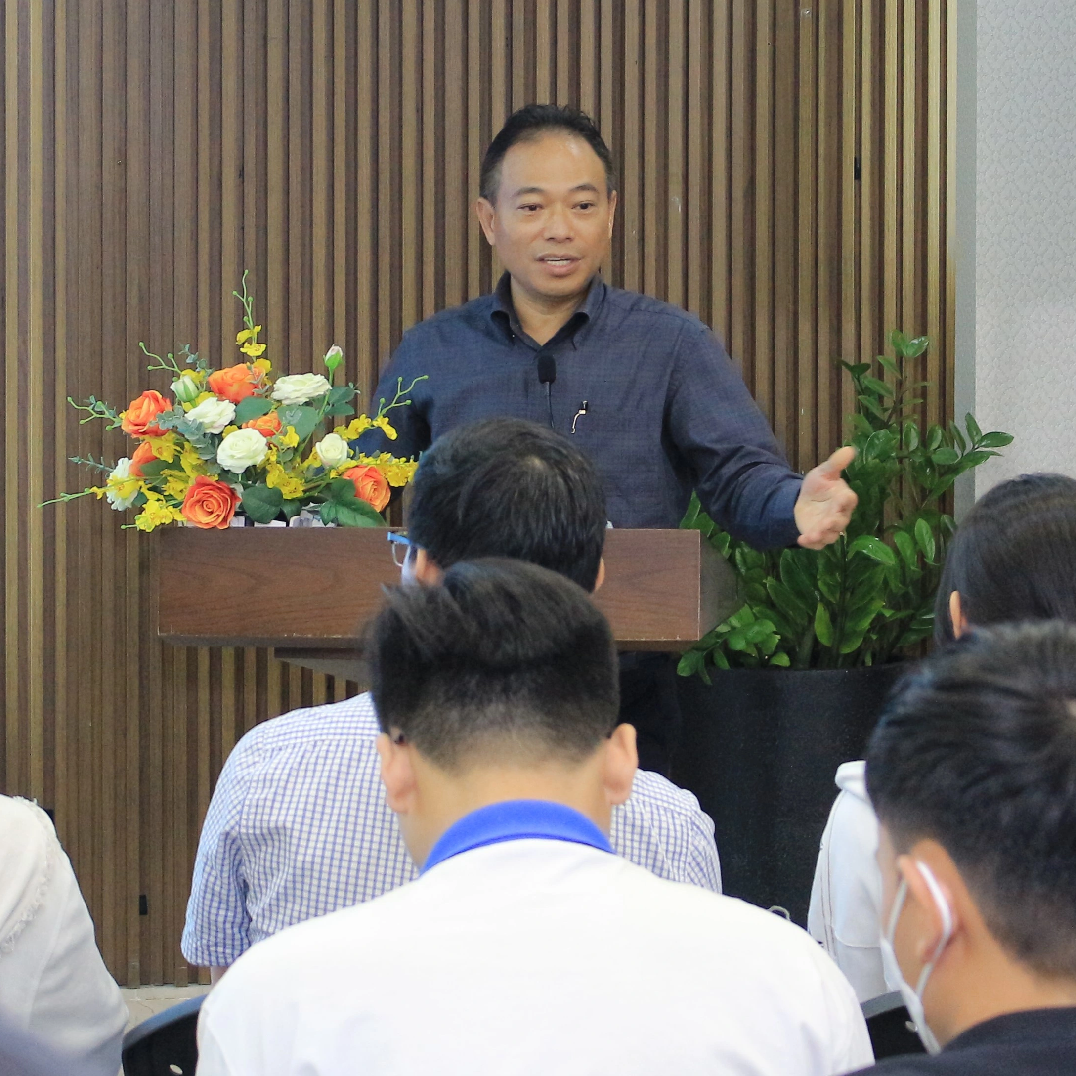 Hàng ngàn lao động mất việc đối mặt bẫy thu nhập thấp - 2 Hàng ngàn lao động mất việc đối mặt bẫy thu nhập thấp - 2
