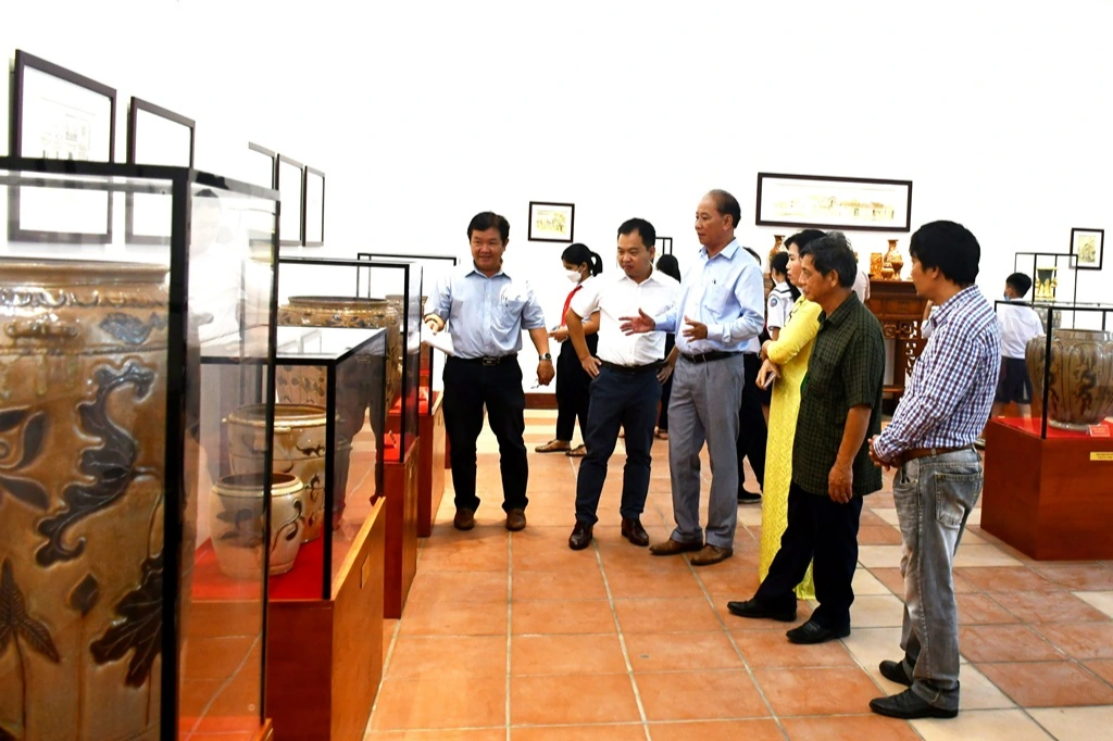Hội An trưng bày gốm Chu Đậu được trục vớt ở vùng biển Cù Lao Chàm - 3
