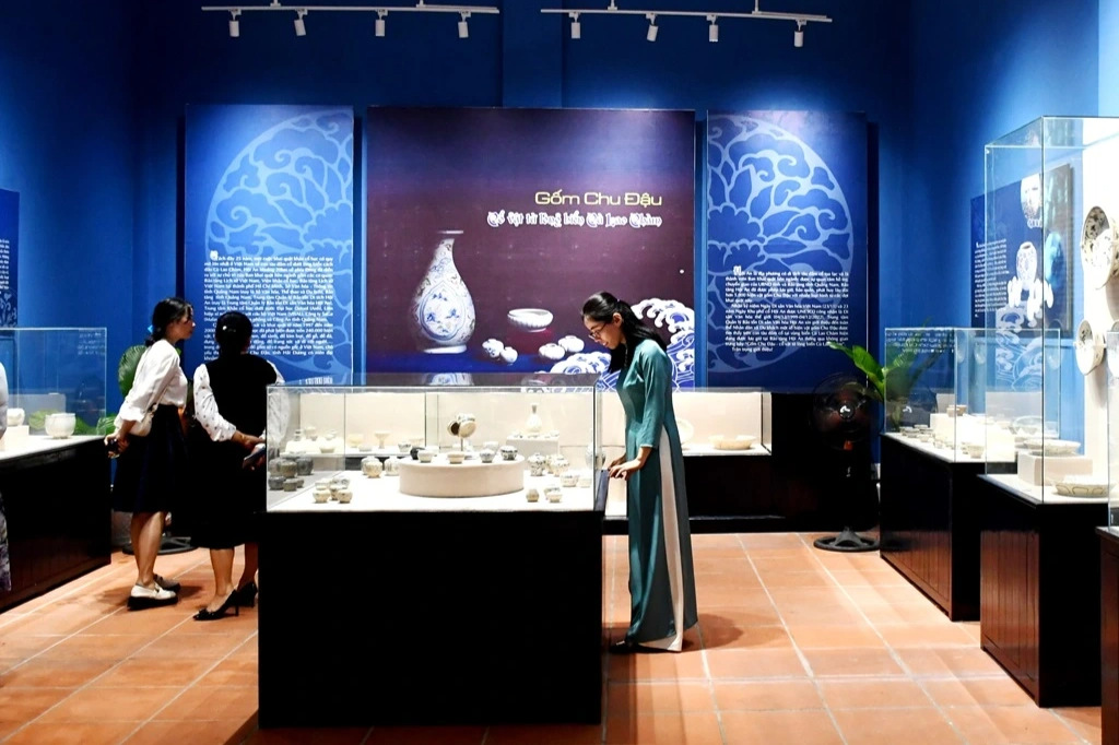 Hội An trưng bày gốm Chu Đậu được trục vớt ở vùng biển Cù Lao Chàm - 2