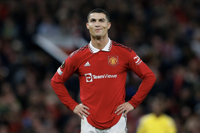 C.Ronaldo dọn đồ rời khỏi Manchester, sẵn sàng tới bến đỗ mới - 2