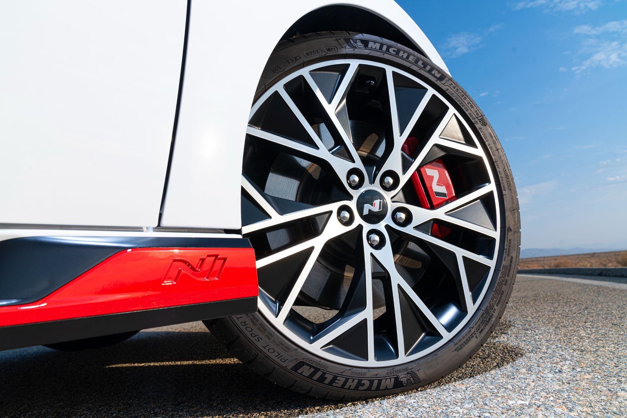 View - Hyundai Elantra bản "xe đua đường phố" bất ngờ xuất hiện tại Việt Nam | Báo Dân trí