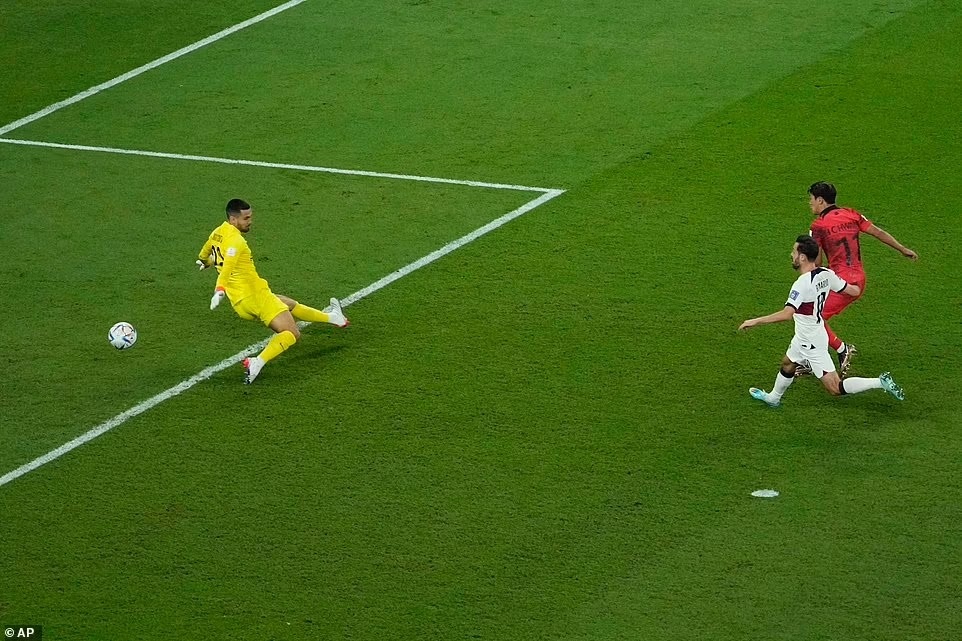 Ronaldo tỏa sáng với pha kiến tạo giúp Hàn Quốc ngược dòng chiến thắng - 3