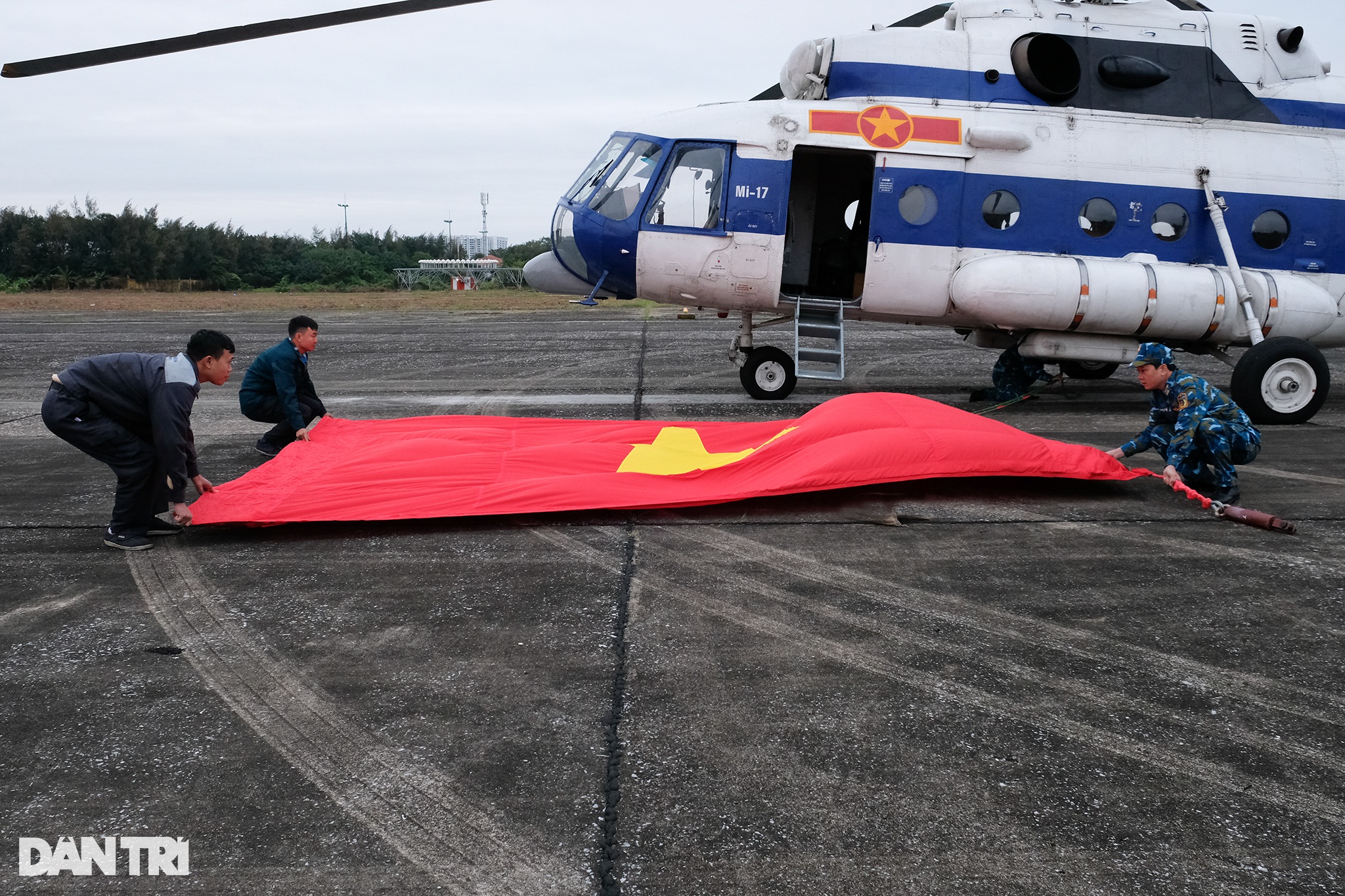 Cận cảnh dàn trực thăng bay huấn luyện phục vụ Triển lãm Quốc phòng quốc tế - 4