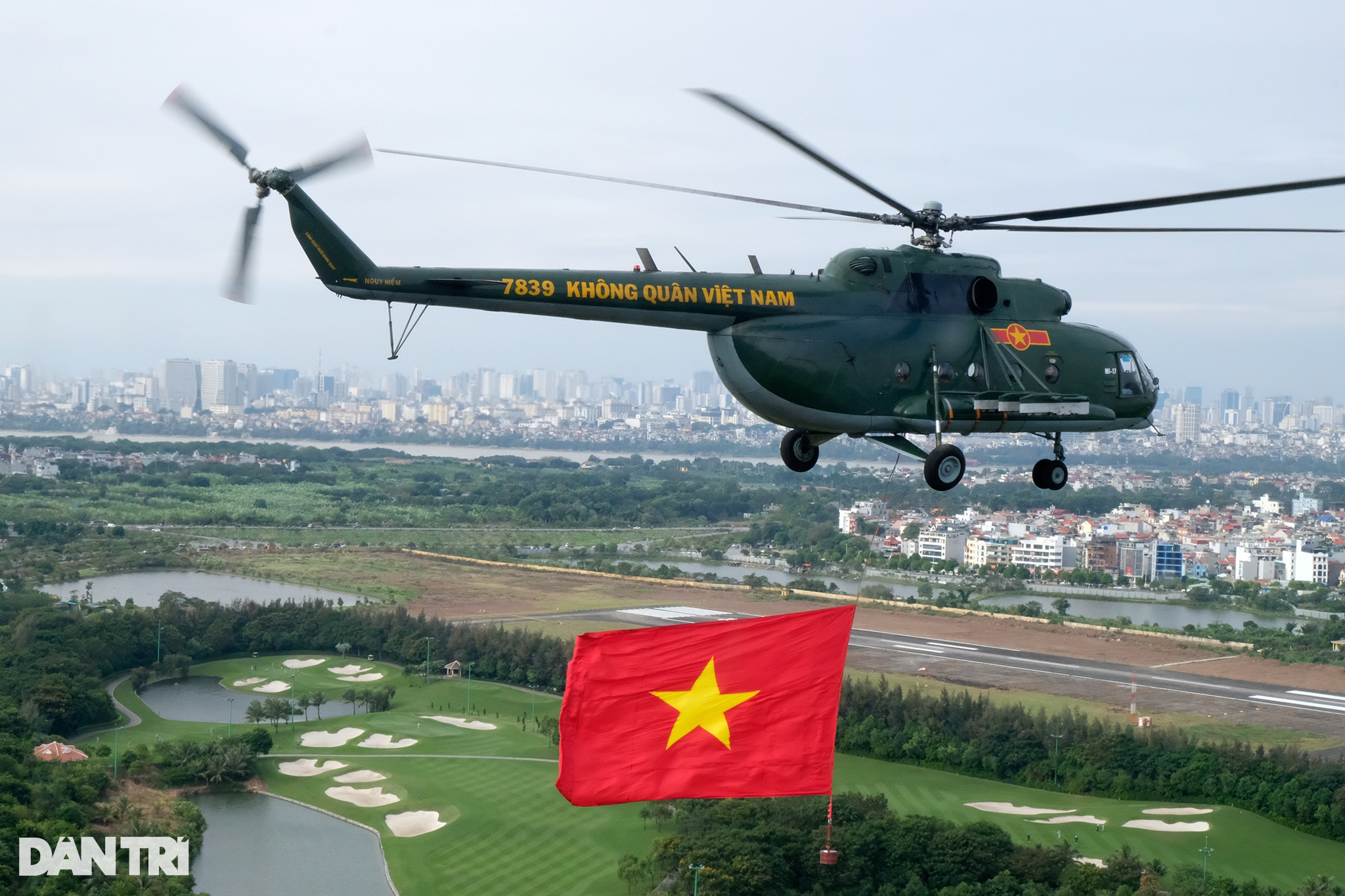 Cận cảnh dàn trực thăng bay huấn luyện phục vụ Triển lãm Quốc phòng quốc tế - 15