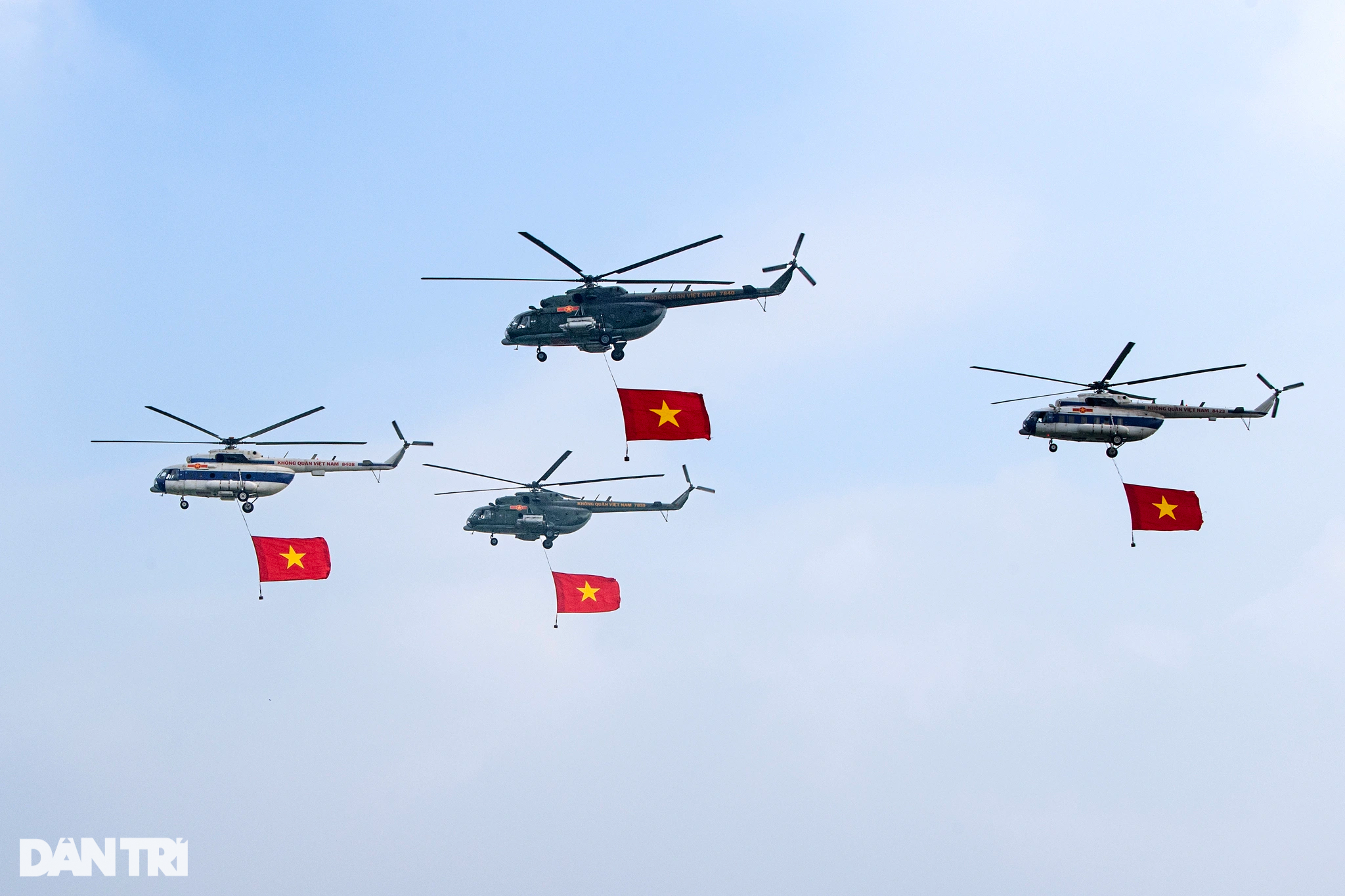 Cận cảnh dàn trực thăng bay huấn luyện phục vụ Triển lãm Quốc phòng quốc tế - 13