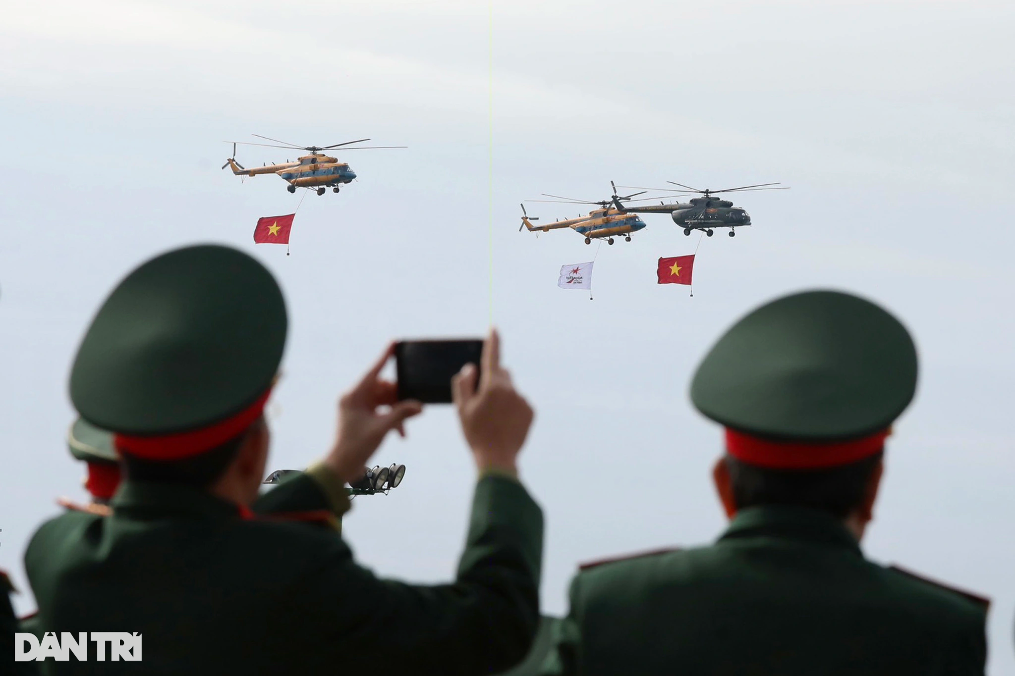 Cận cảnh dàn trực thăng bay huấn luyện phục vụ Triển lãm Quốc phòng quốc tế - 9