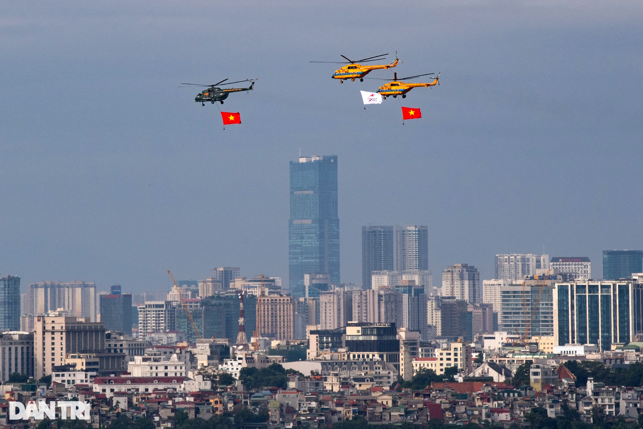 Cận cảnh dàn trực thăng bay huấn luyện phục vụ Triển lãm Quốc phòng quốc tế - 10