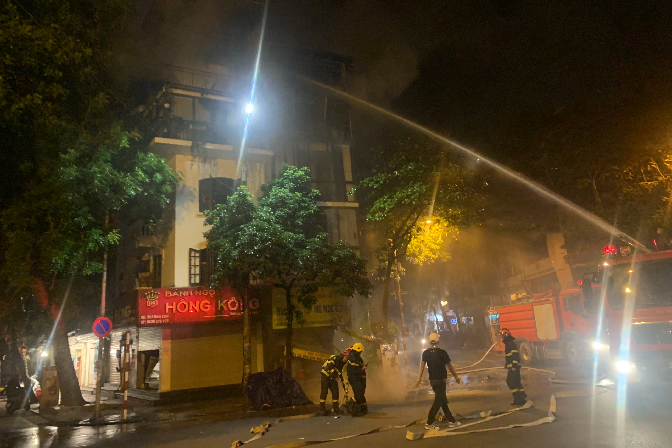 Cháy cửa hàng bánh ngọt Hồng Kông trên phố cổ Hà Nội - 3
