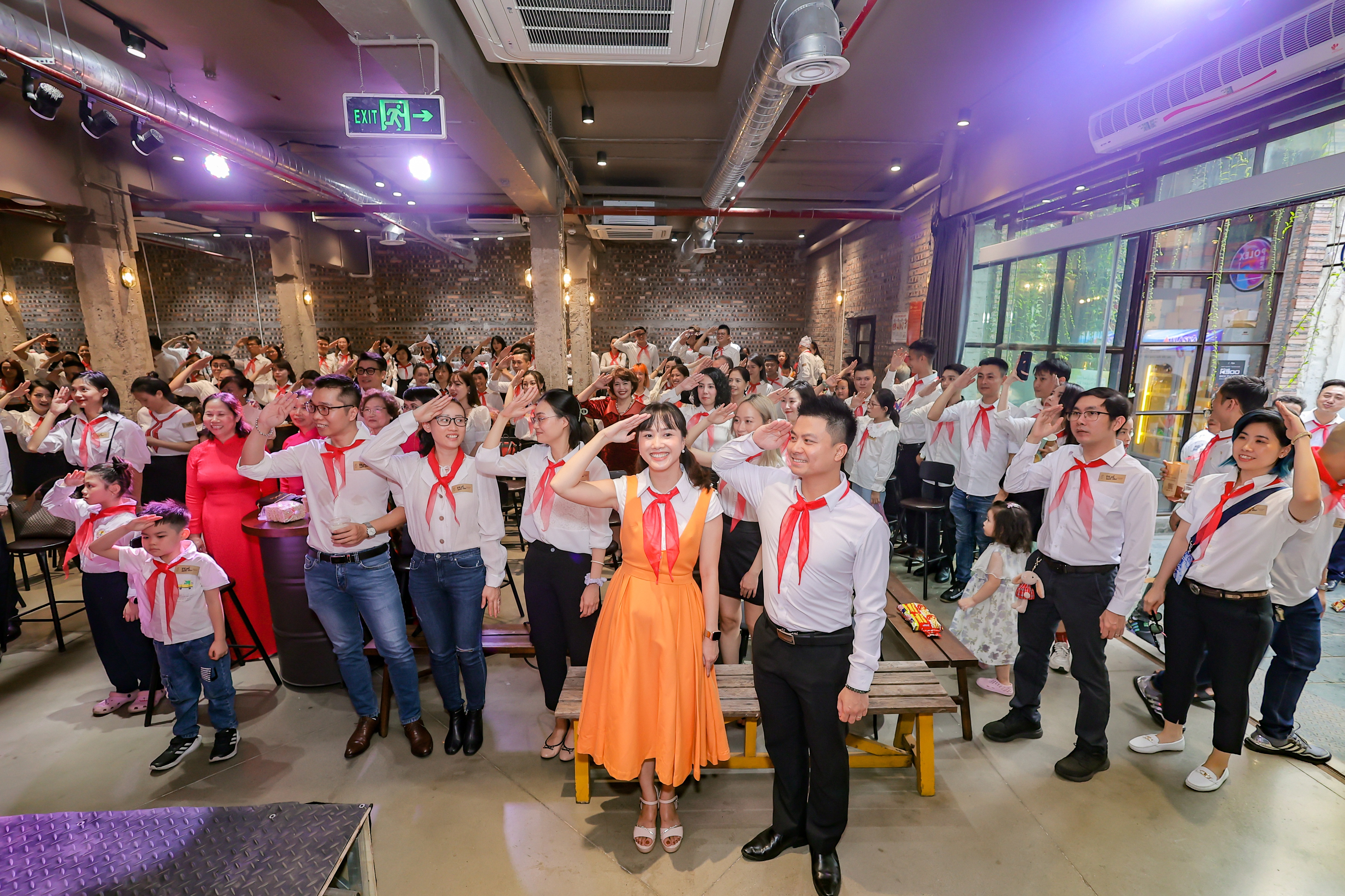 Cặp đôi Hà Nội tổ chức đám cưới độc lạ và chuyện tình sau 25 năm bỏ lỡ nhau - 12 Cặp đôi Hà Nội tổ chức đám cưới độc lạ và chuyện tình sau 25 năm bỏ lỡ nhau - 12