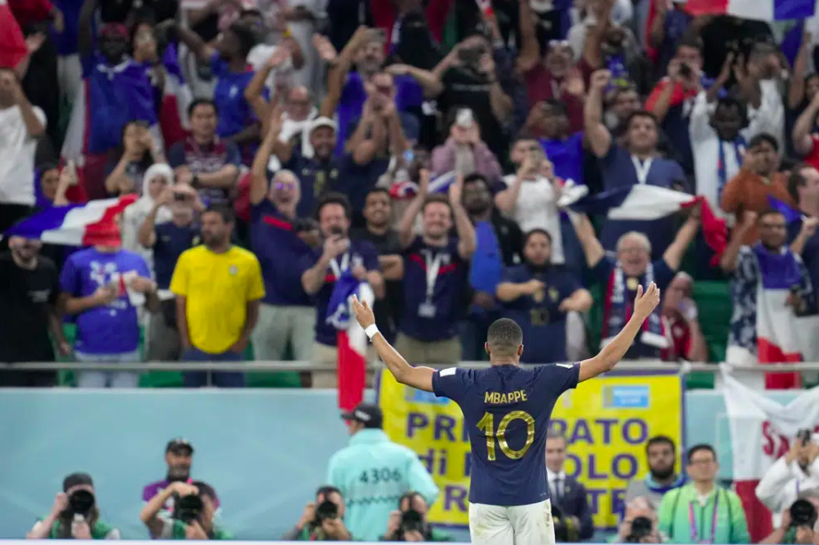 Lionel Messi - Kylian Mbappe: Hành trình đi tìm vị vua mới - 10 Lionel Messi - Kylian Mbappe: Hành trình đi tìm vị vua mới - 10