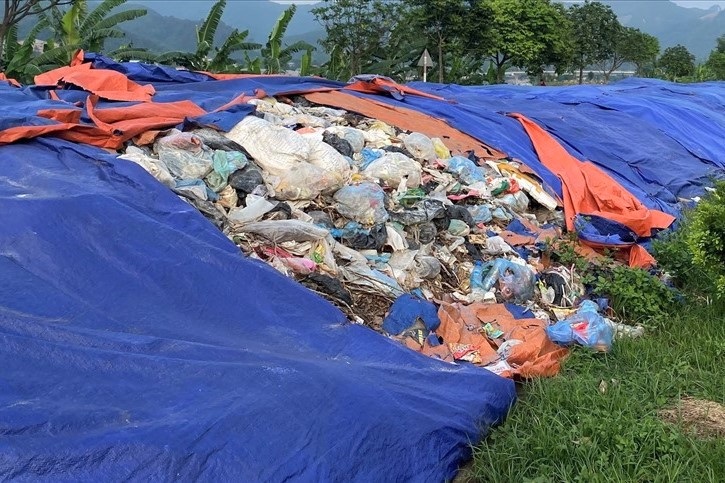 Hàng chục nghìn tấn rác thải bủa vây thành phố Hòa Bình - 1