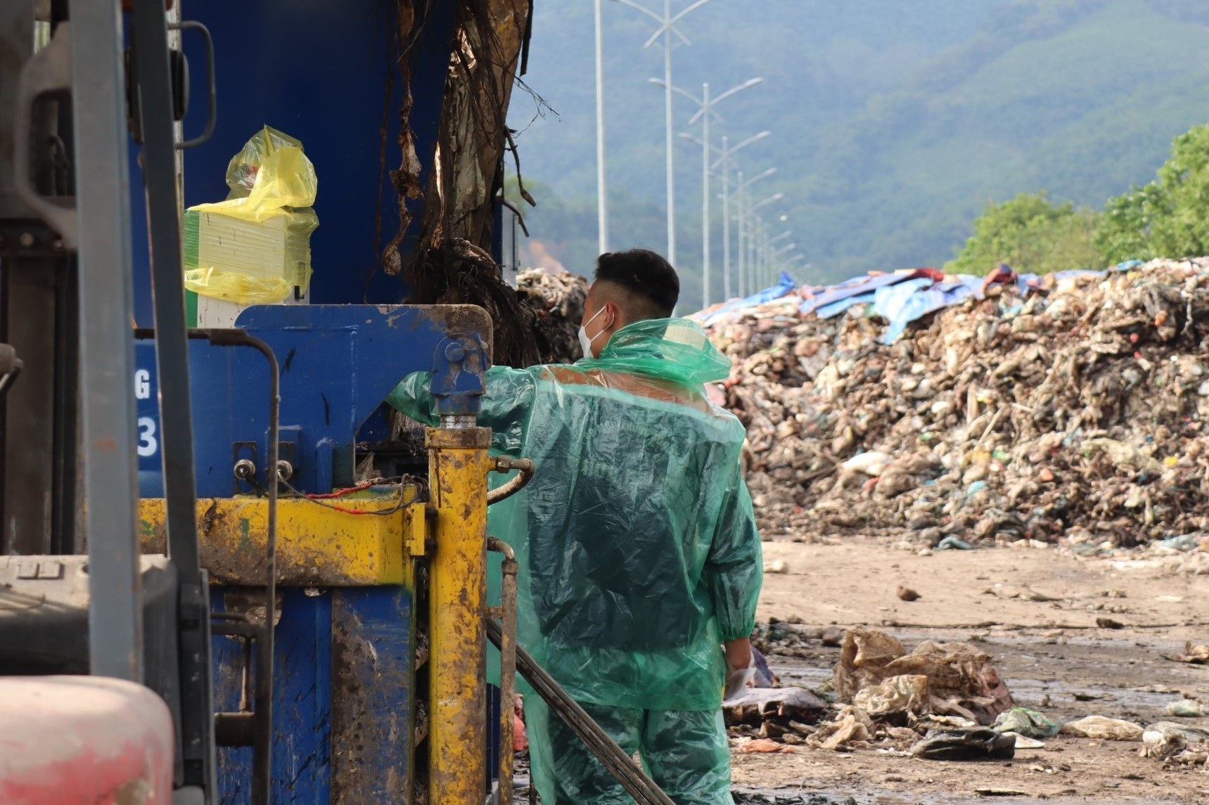 Hàng chục nghìn tấn rác thải bủa vây thành phố Hòa Bình - 7