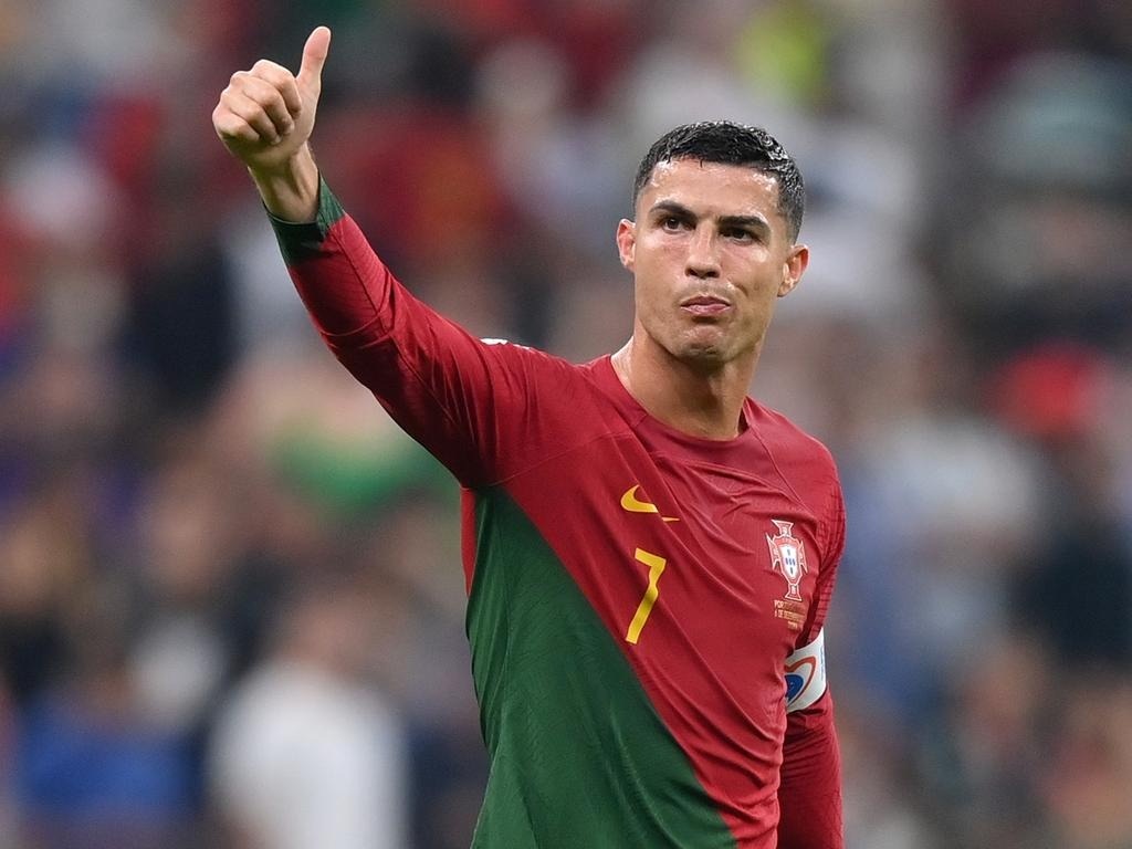 Bạn gái Ronaldo mang số trang sức trị giá hơn 50 tỷ đồng đi xem World Cup - 4