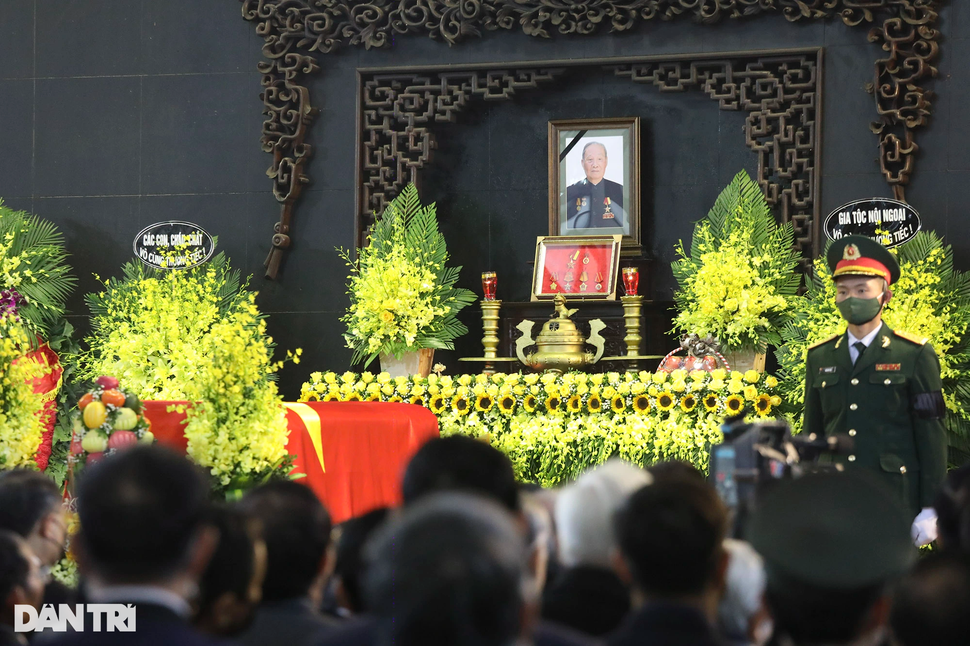 Lãnh đạo Đảng, Nhà nước và nhân dân viếng tang ông Vũ Oanh - 1